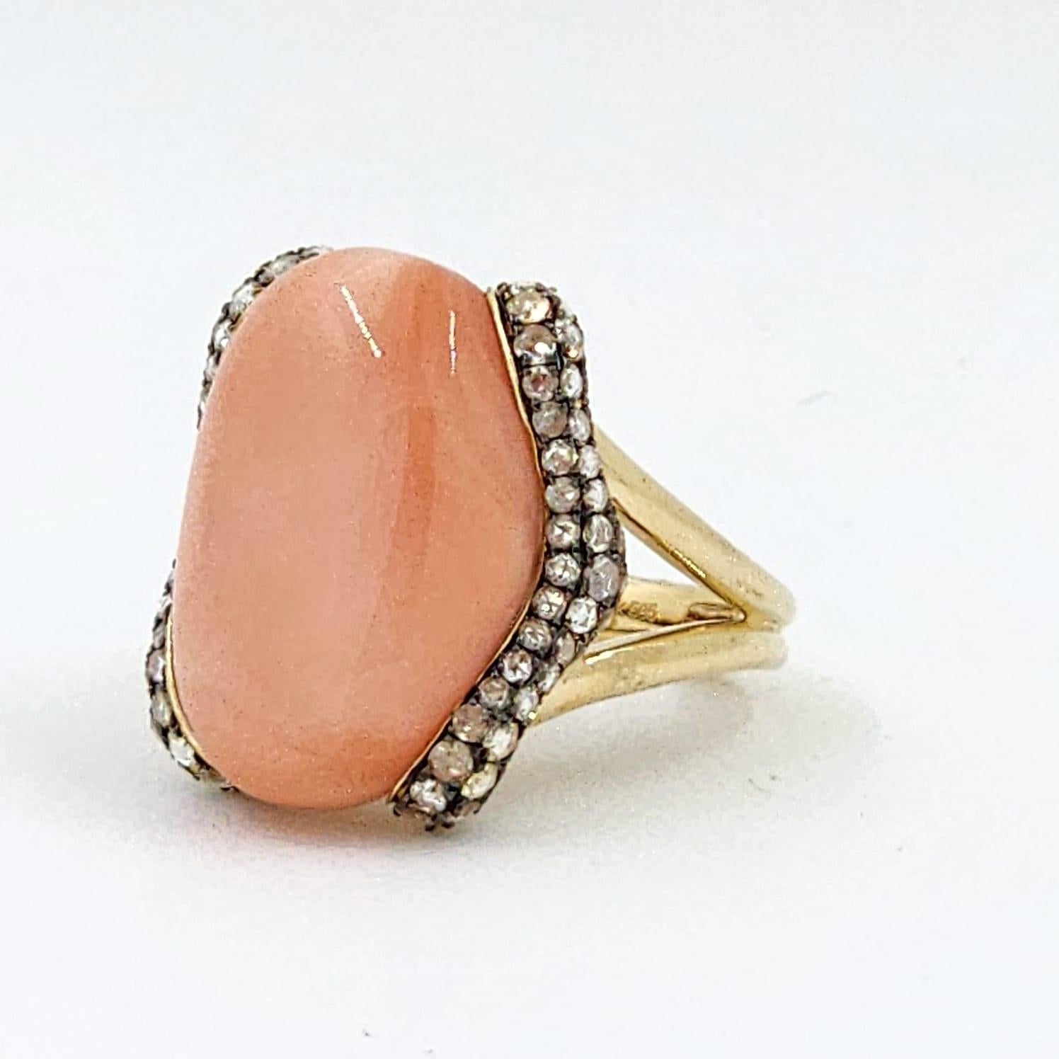 Women's 14K Yellow Gold Coral & Rose Cut Diamond Wave Ring – 21 Carats Coral For Sale