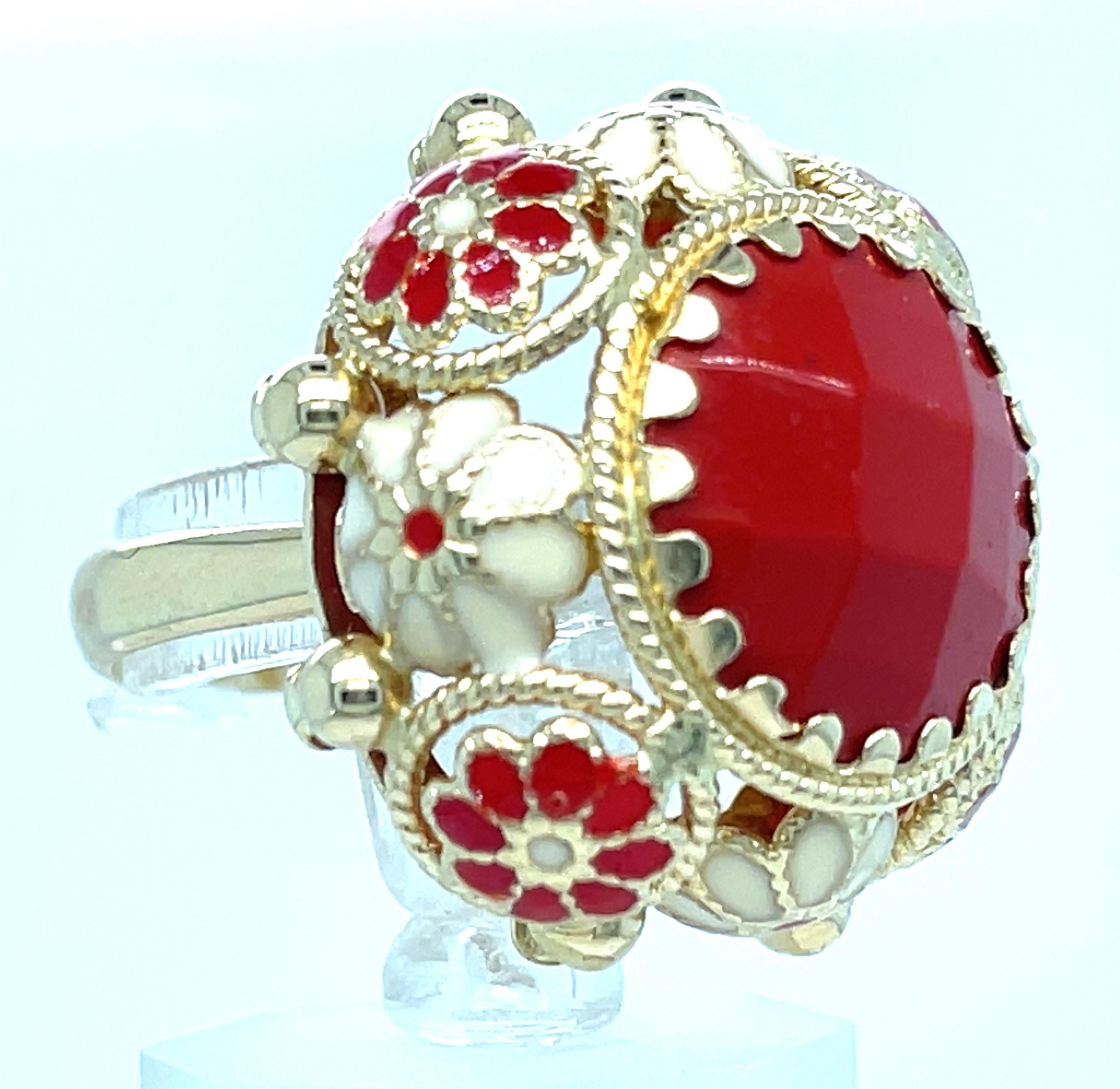 Bague solitaire en or jaune 14 carats et corail avec touches de fleurs en émail, taille 6,5 Bon état - En vente à Sherman Oaks, CA