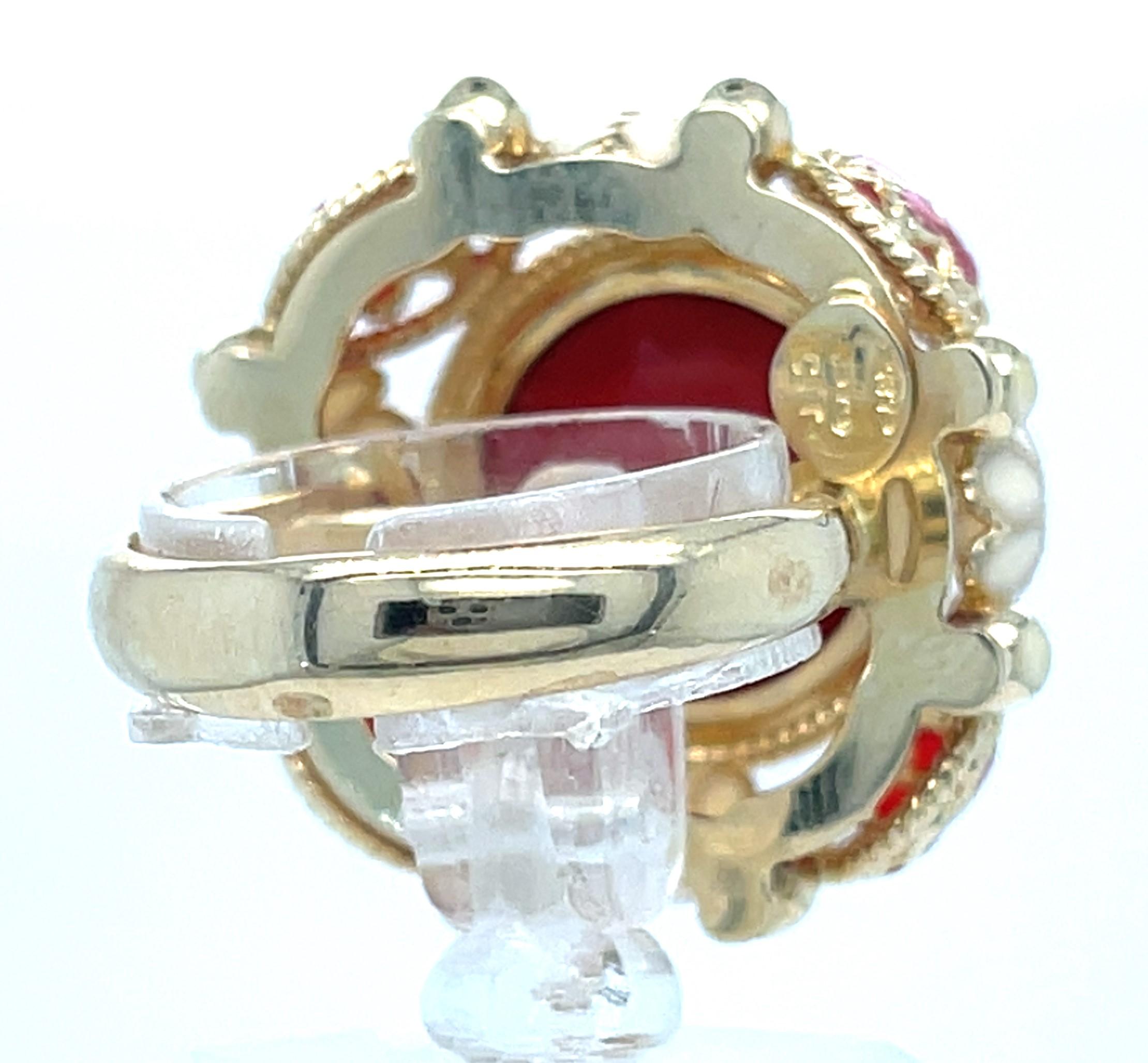 Bague solitaire en or jaune 14 carats et corail avec touches de fleurs en émail, taille 6,5 en vente 1