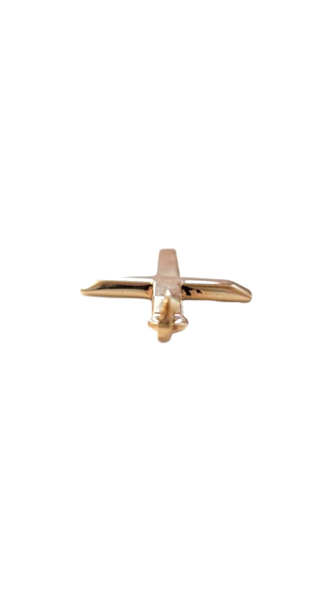 Pendentif breloque croix en or jaune 14 carats n° 18436 en vente 1