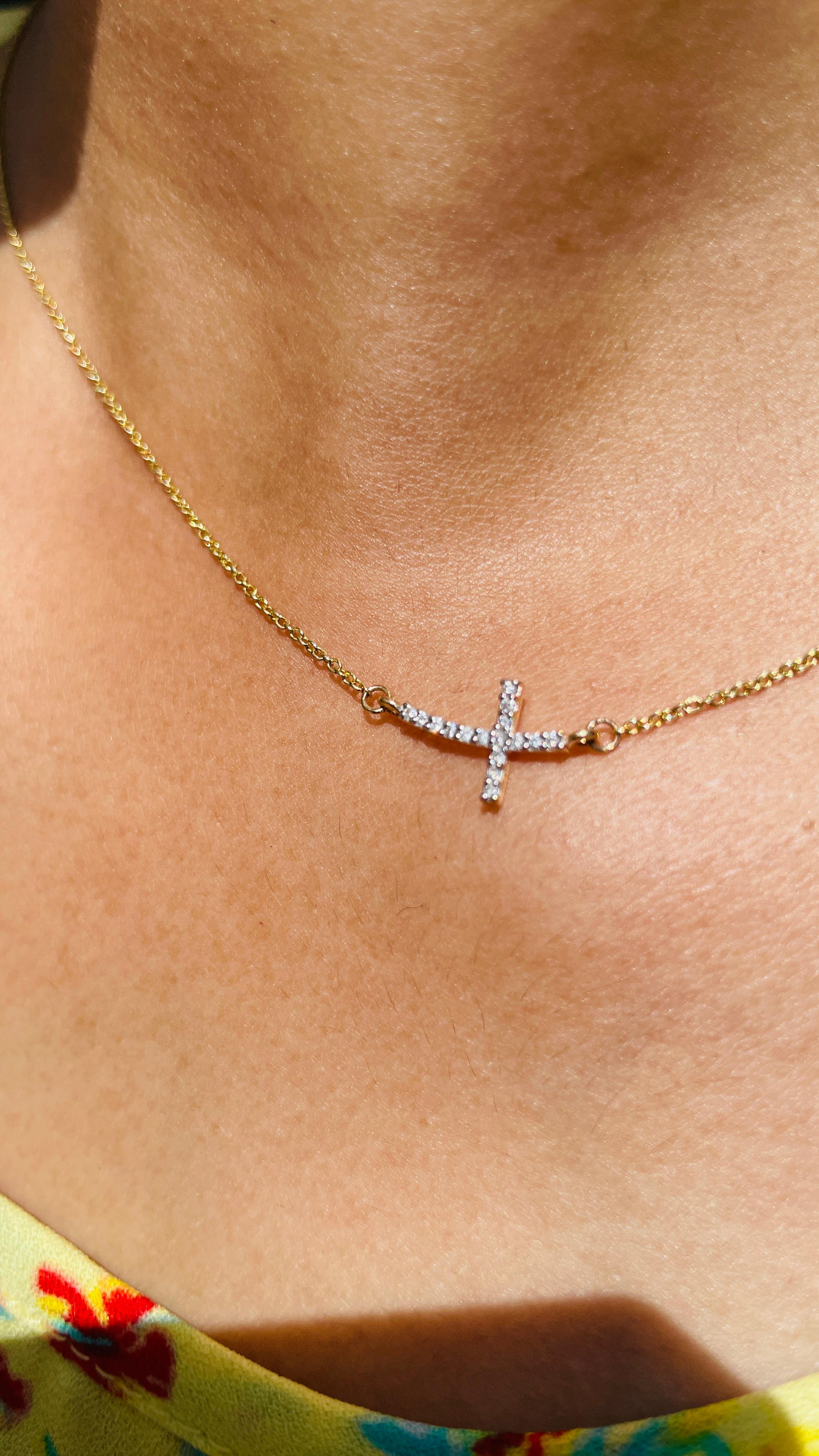 14k Yellow Gold Dainty Diamond Cross Chain Necklace In New Condition For Sale In Houston, TX