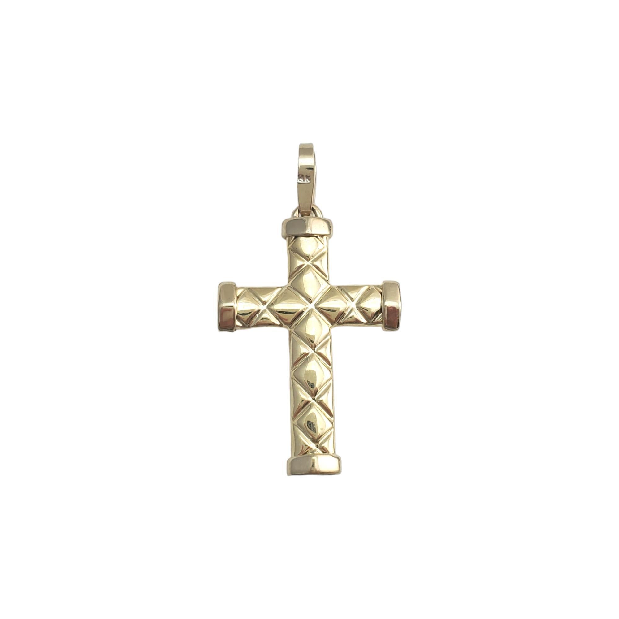Vintage 14 karat yellow gold Cross pendant -

This lovely crucifix pendant is set in beautifully detailed 14K yellow gold.

Size: 37.8mm x 4.5mm

Stamped: 14K

Weight: 4.7gr./ 3.0dwt.

Chain not included.

Very good condition, professionally
