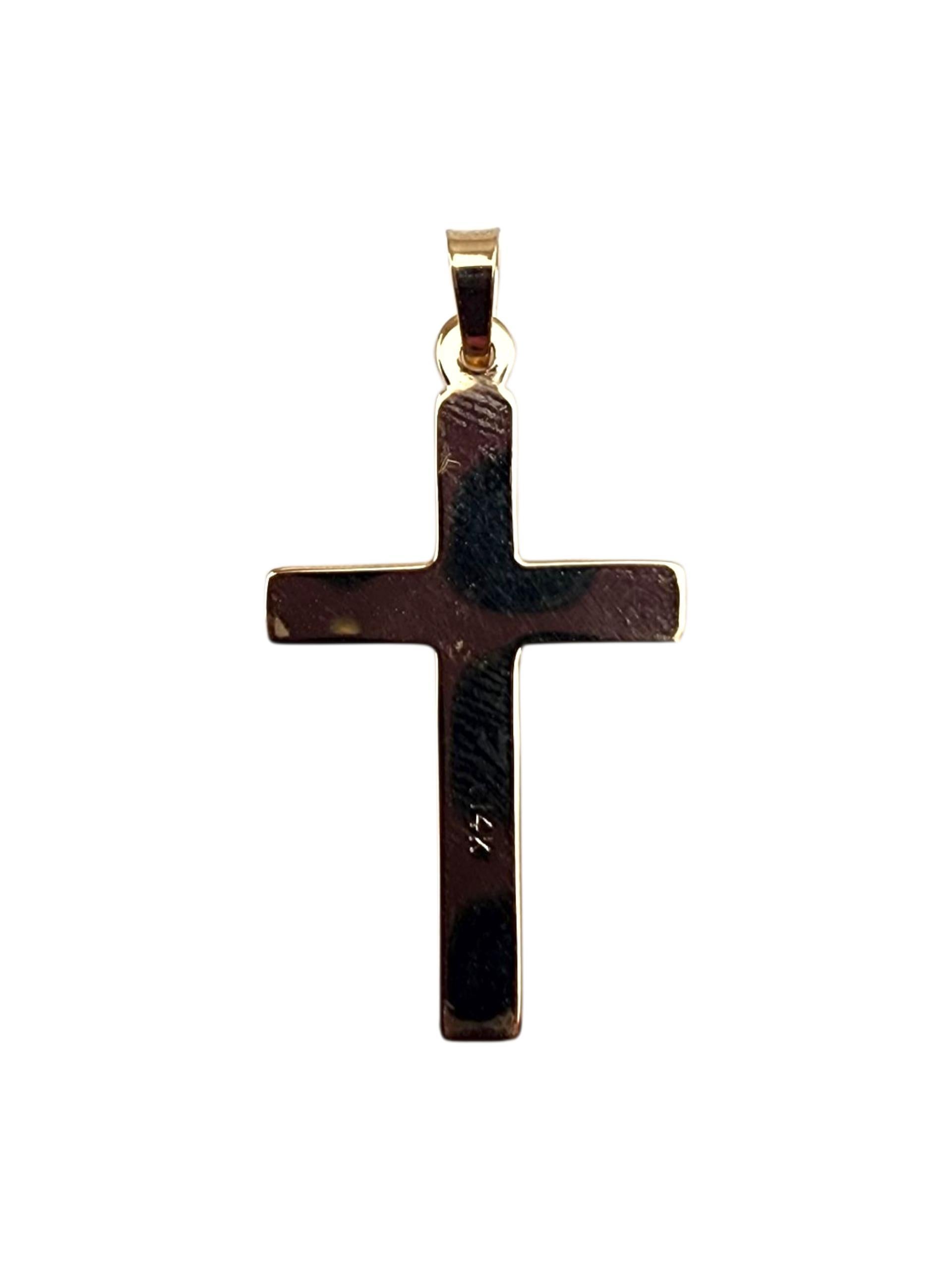 Ciondolo a forma di croce in oro giallo 14K

Questo ciondolo a forma di croce in oro giallo 14K presenta un design classico e senza tempo con una finitura liscia e lucida. Simbolo di fede e devozione, è perfetto da indossare ogni giorno o come