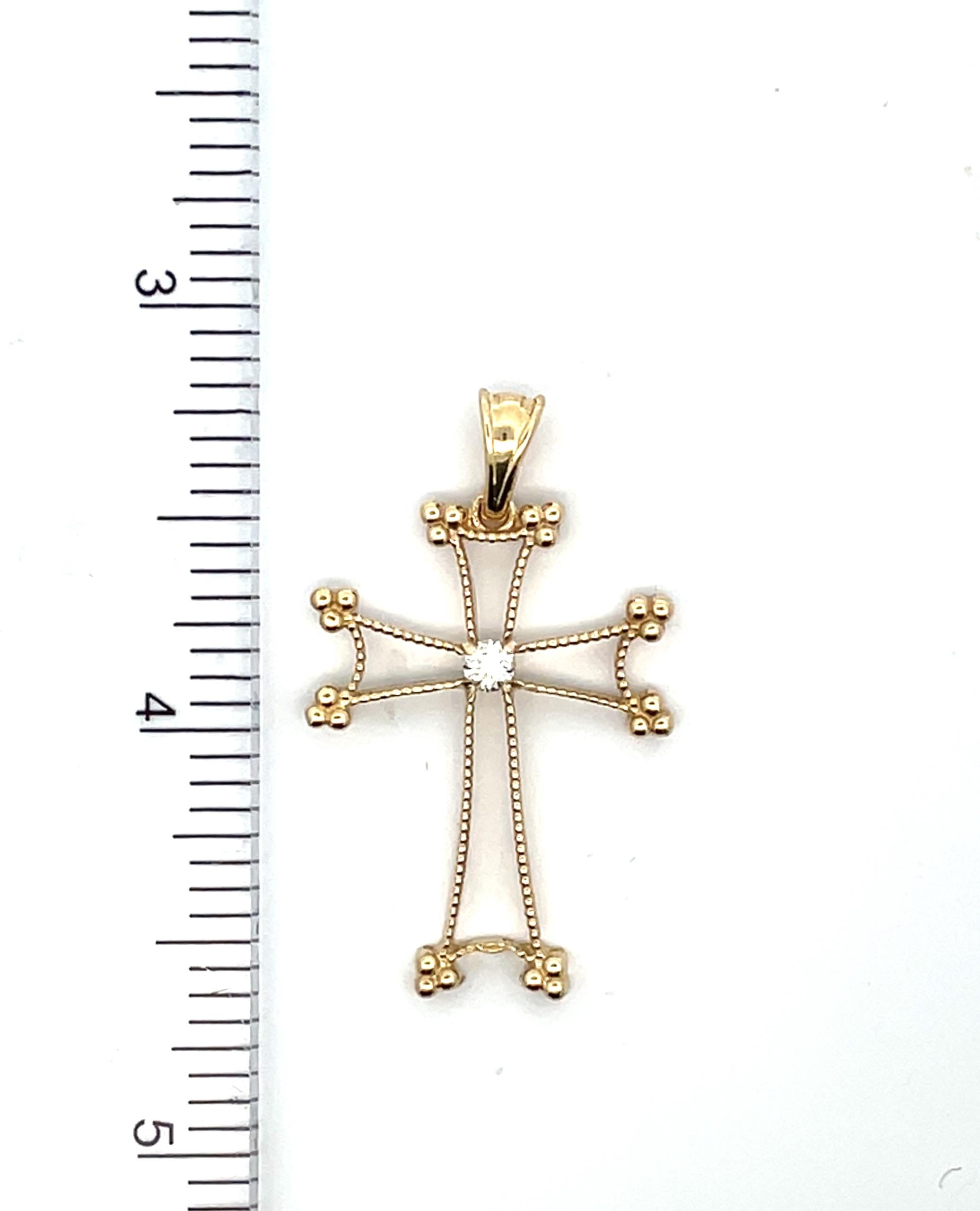 14K Gelbgold Kreuz-Anhänger Halskette mit einem Diamanten 0,14 Karat Damen im Angebot