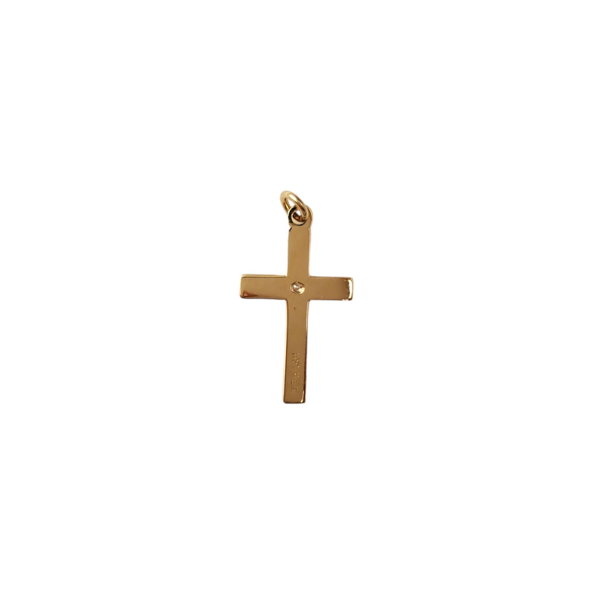 Vintage 14K Yellow Gold Cross Pendant with Diamond -

This gorgeous cross pendant features 1 single cut diamond.

Approximate total diamond weight:  .005cts.

Diamond color:  H

Diamond clarity:  I1

Size:  22.4 mm  x  13.1 mm X 1.0 mm 

Weight: 
