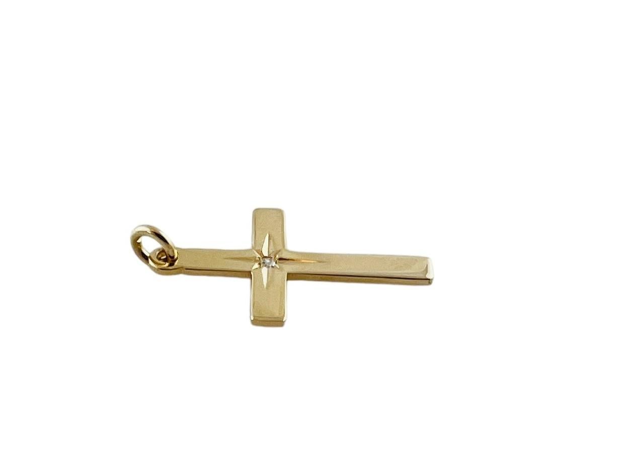Round Cut 14K Yellow Gold Cross Pendant With Diamond #16557 For Sale