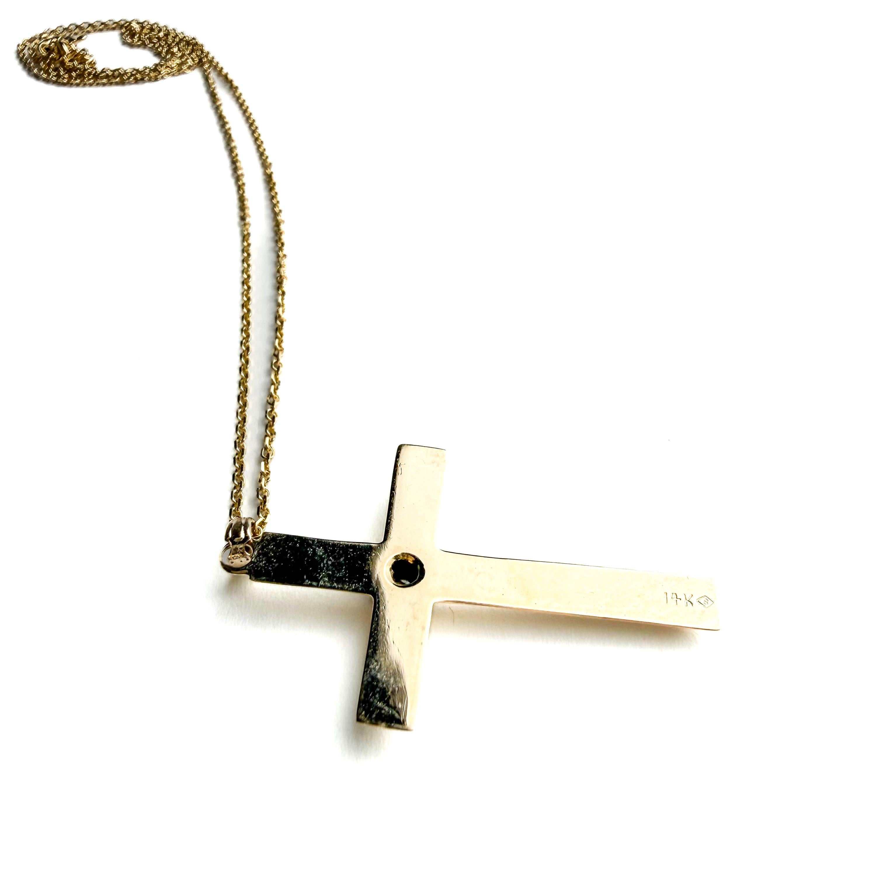 Ciondolo a forma di croce in oro giallo 14K con diamante e catena in vendita 3
