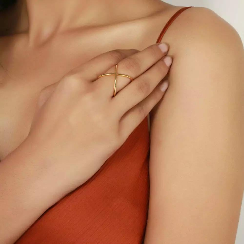 14k Yellow Gold Cross Ring Minimalist Stylish Gold Ring Stylish Yet Elegant Ring
Light weight can be worn everyday

Additional information:
Condition: New with tags: A brand-new, unused, and unworn item (including handmade items) in the original