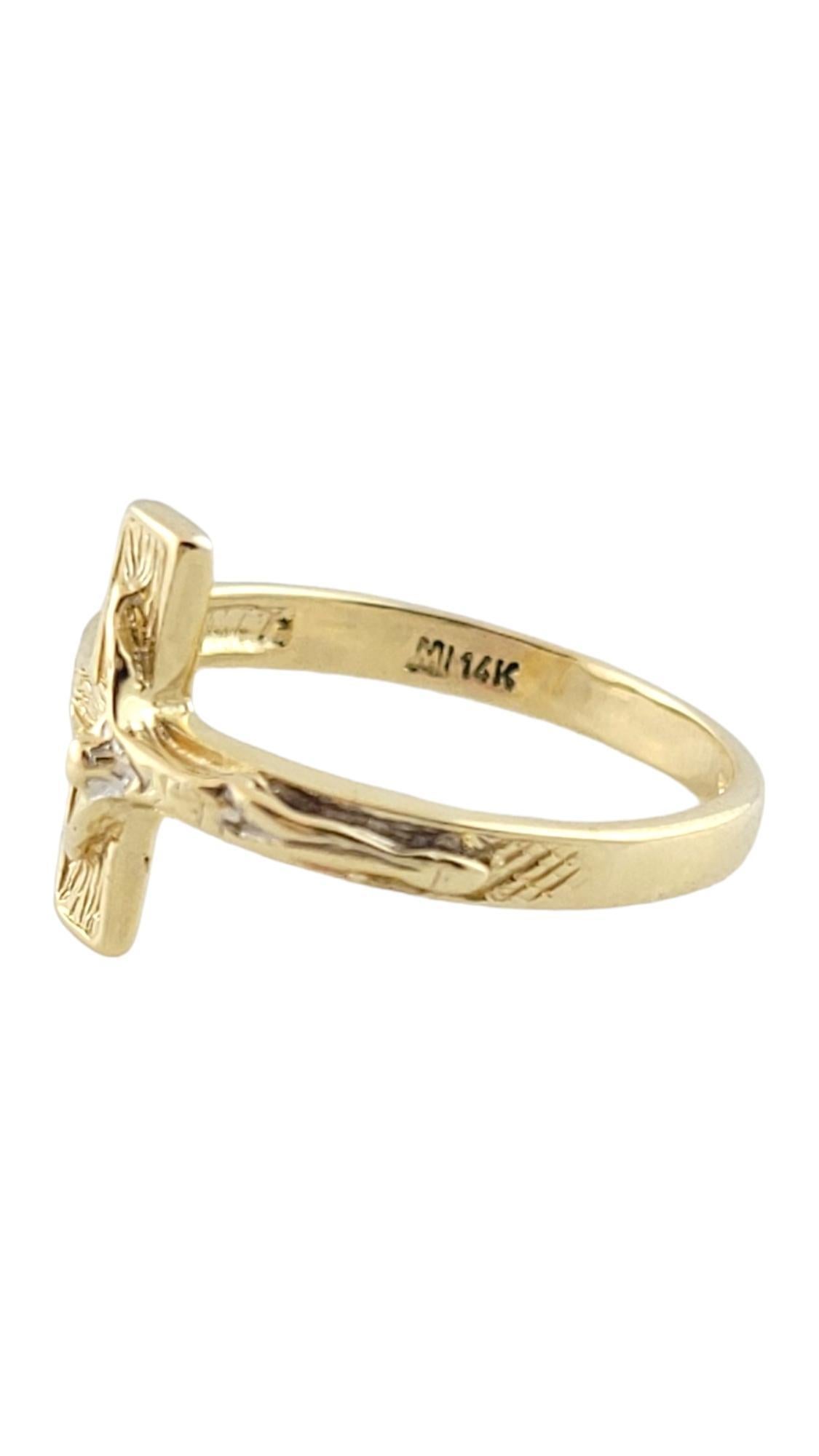 Vintage 14K Yellow Gold Cross Ring Size 6.5

This gorgeous 14K yellow gold rung has a beautiful cross in the front that wraps around the band!

Ring size: 6.5
Shank: 2.31mm
Front: 12.0mm

Weight: 1.39 dwt/ 2.16 g

Hallmark: Turkey M 14K

*Chain not