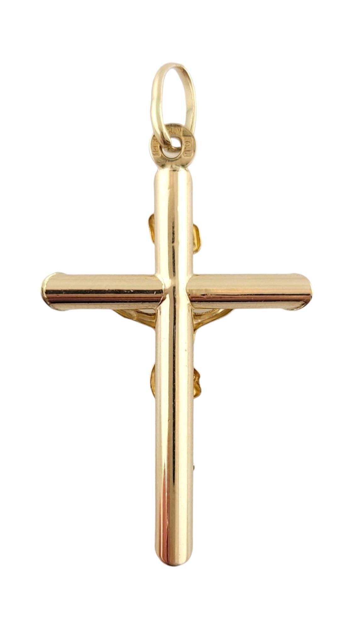 14K Yellow Gold Crucifix Pendant #16210 In Good Condition In Washington Depot, CT