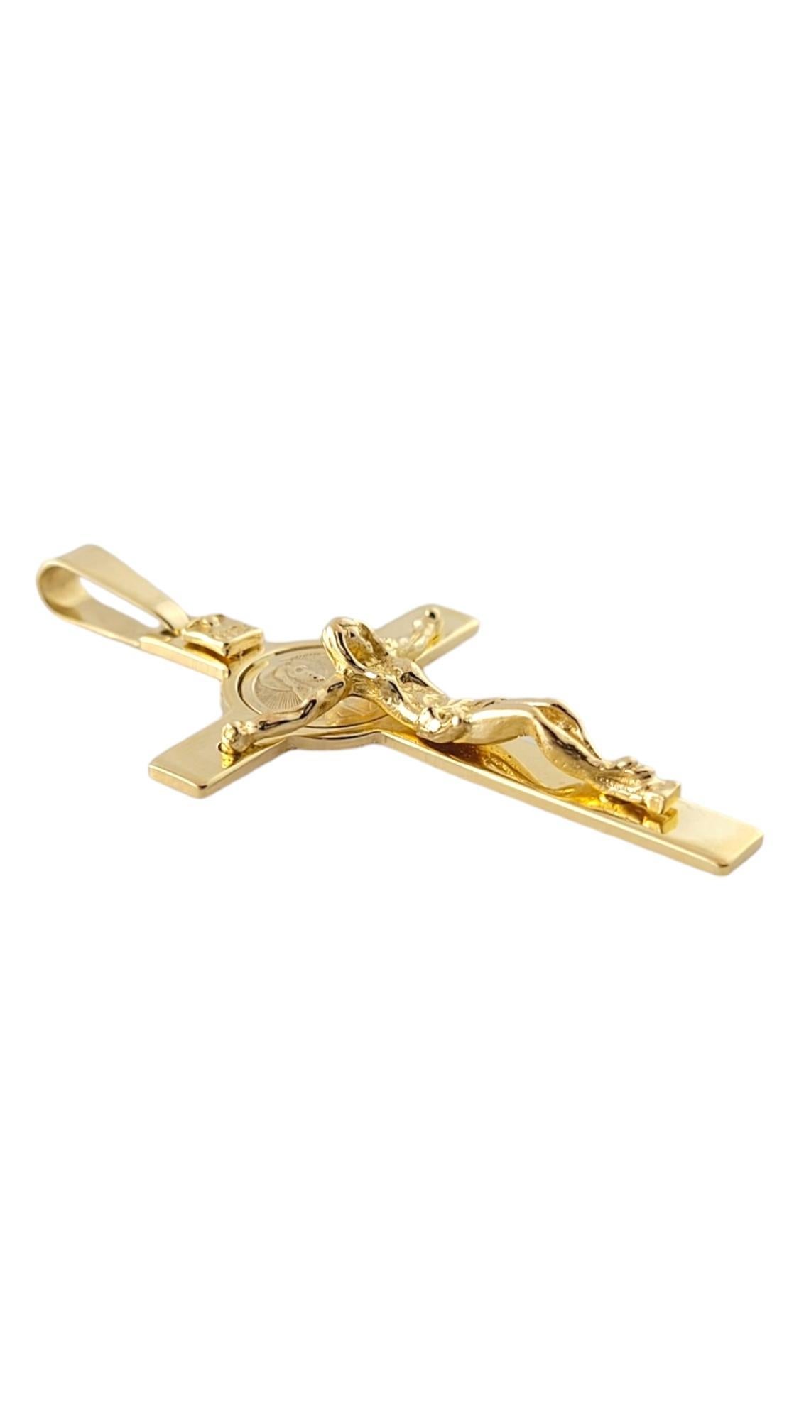 14K Yellow Gold Crucifix Pendant #16902 In Good Condition For Sale In Washington Depot, CT