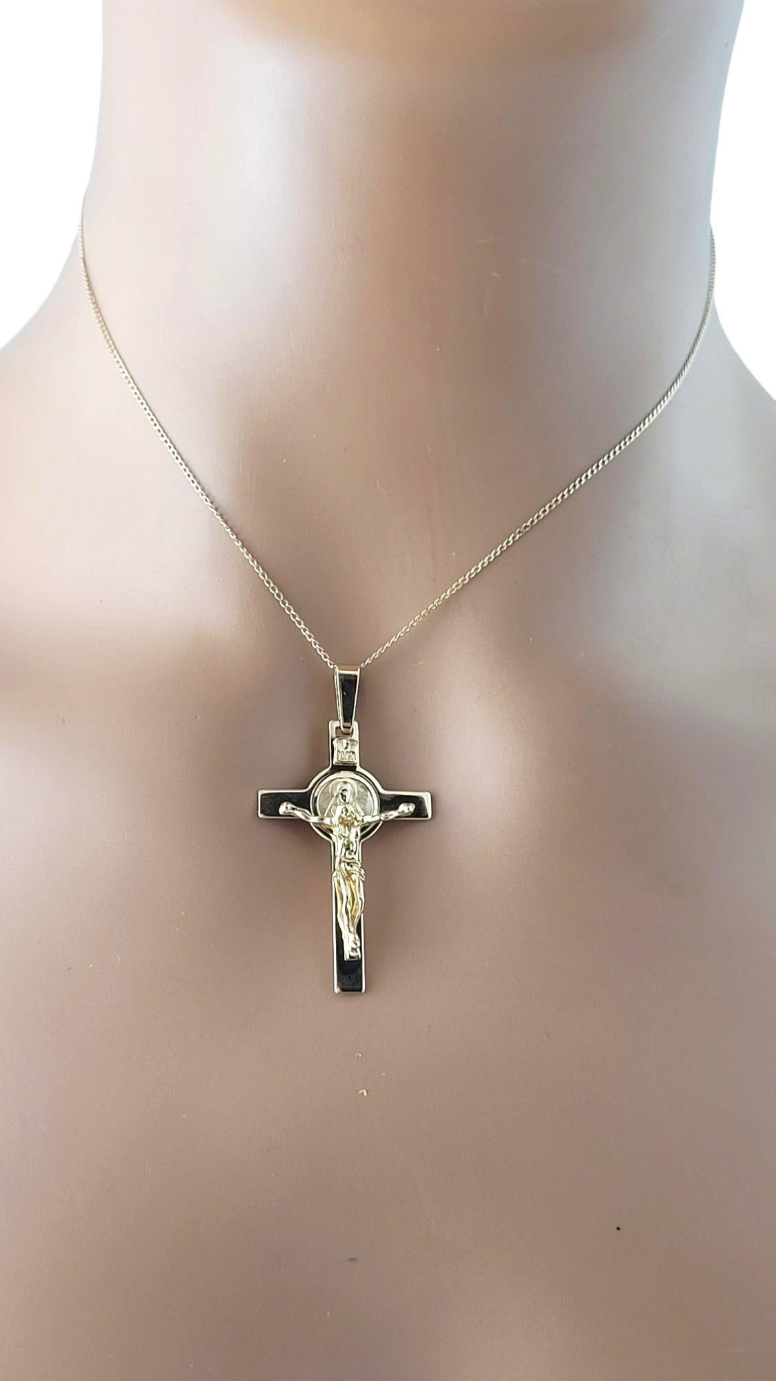 Pendentif Crucifix en or jaune 14K #16902 en vente 4