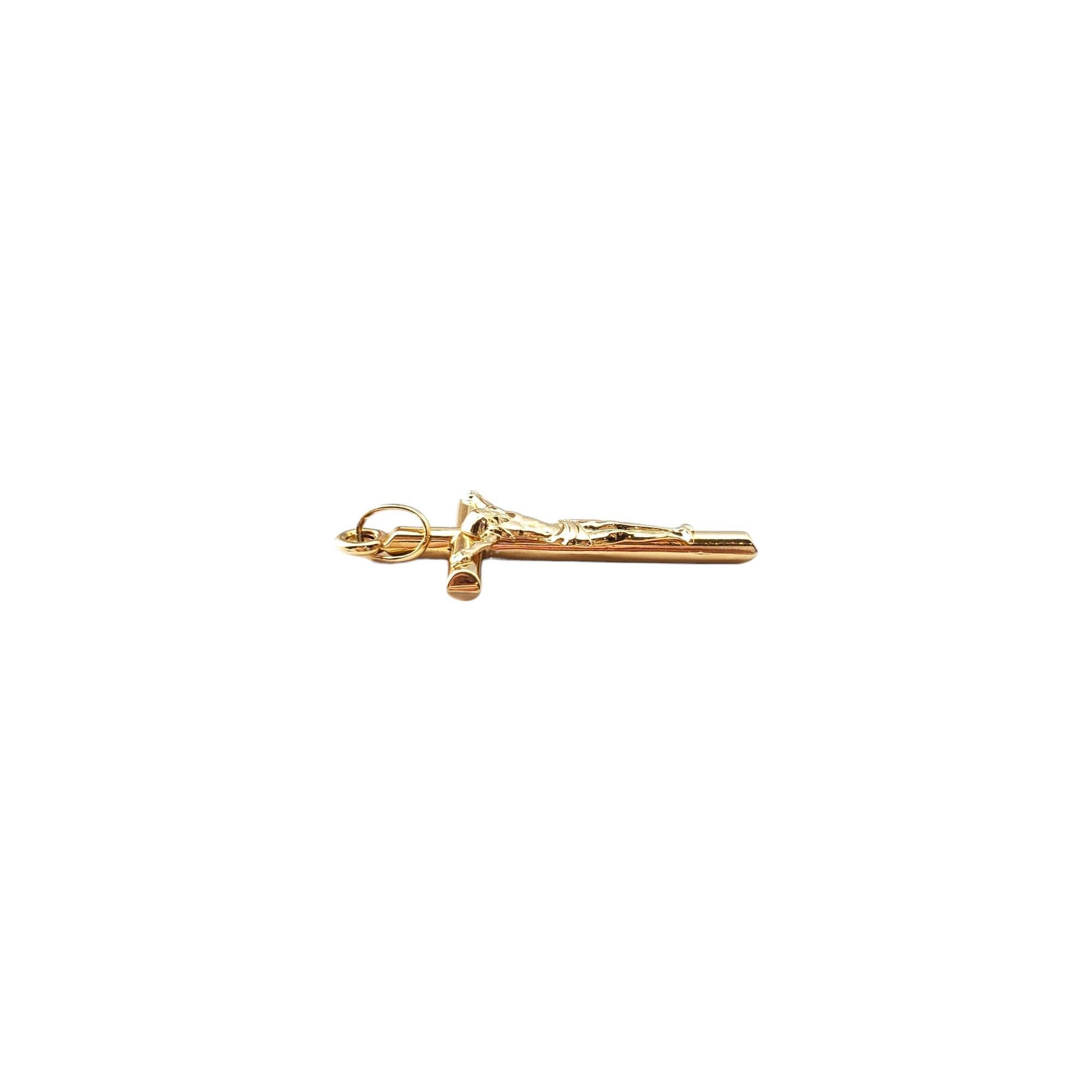 14K Yellow Gold Crucifix Pendant #18354 In Good Condition For Sale In Washington Depot, CT