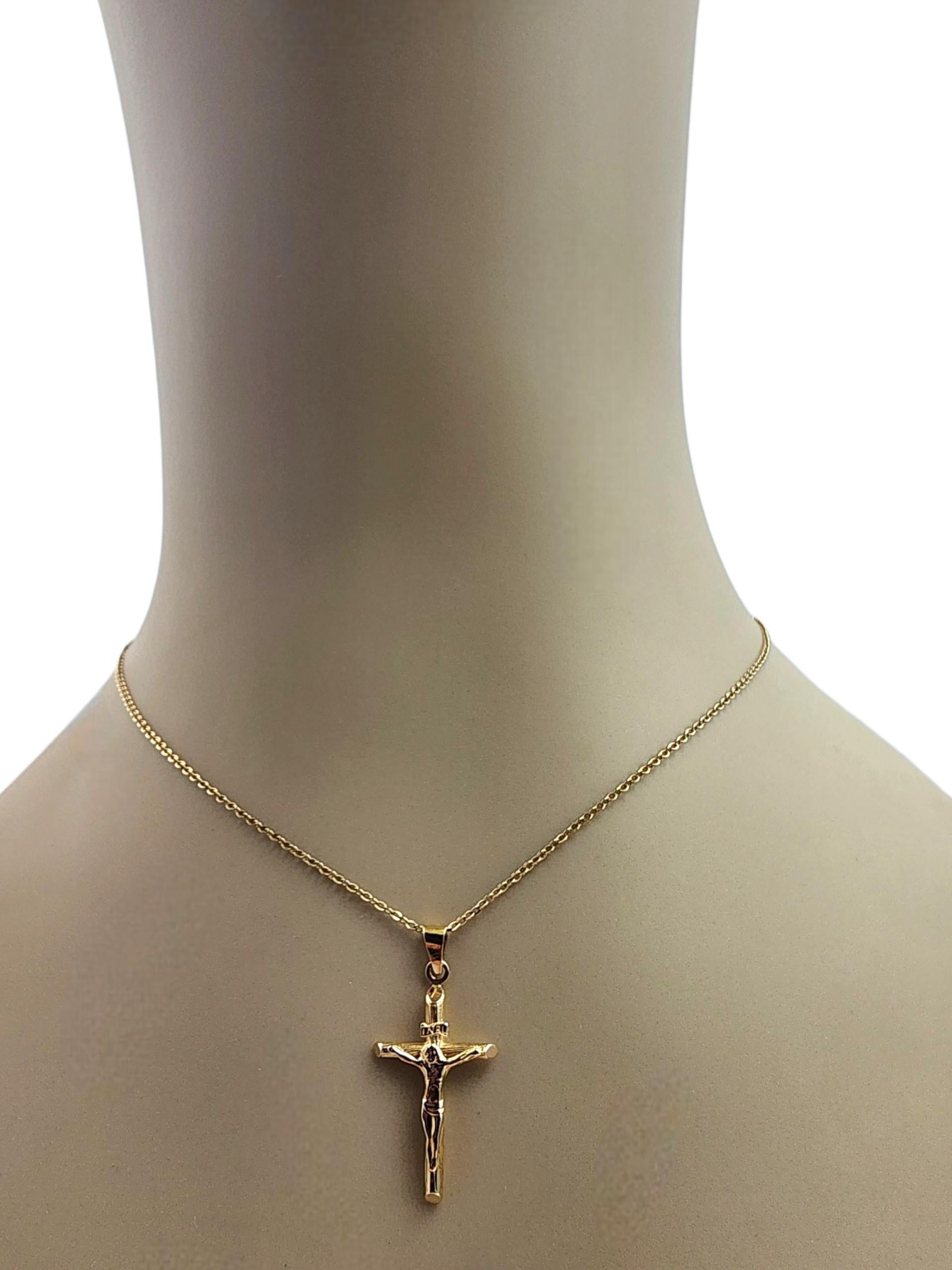Ciondolo a forma di crocifisso in oro giallo 14K #22380 in vendita 6