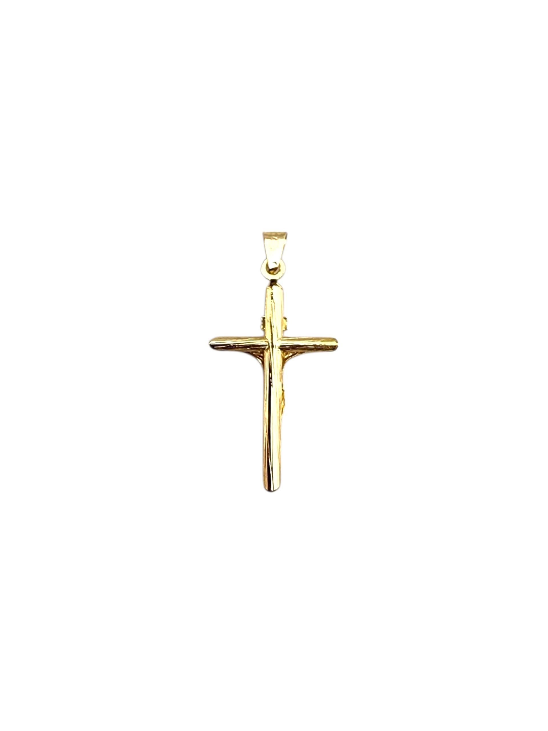 Ciondolo a forma di crocifisso in oro giallo 14K #22380 In condizioni buone in vendita a Washington Depot, CT