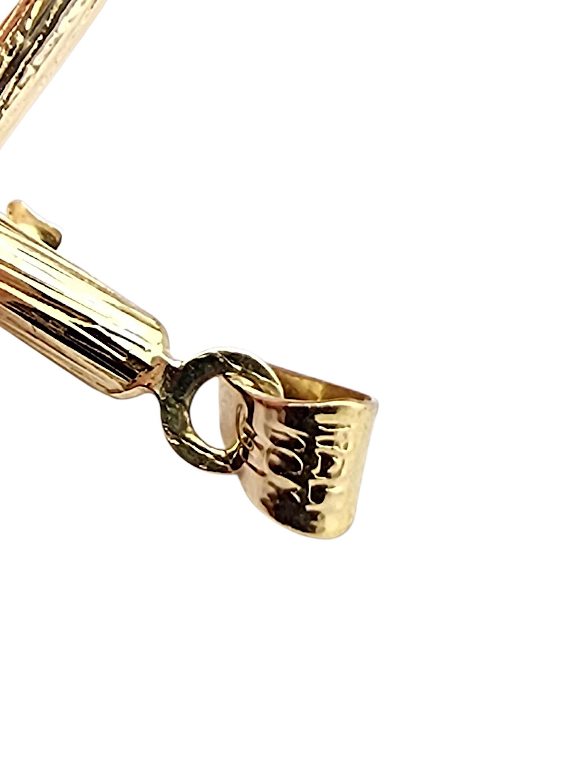 Donna Ciondolo a forma di crocifisso in oro giallo 14K #22380 in vendita