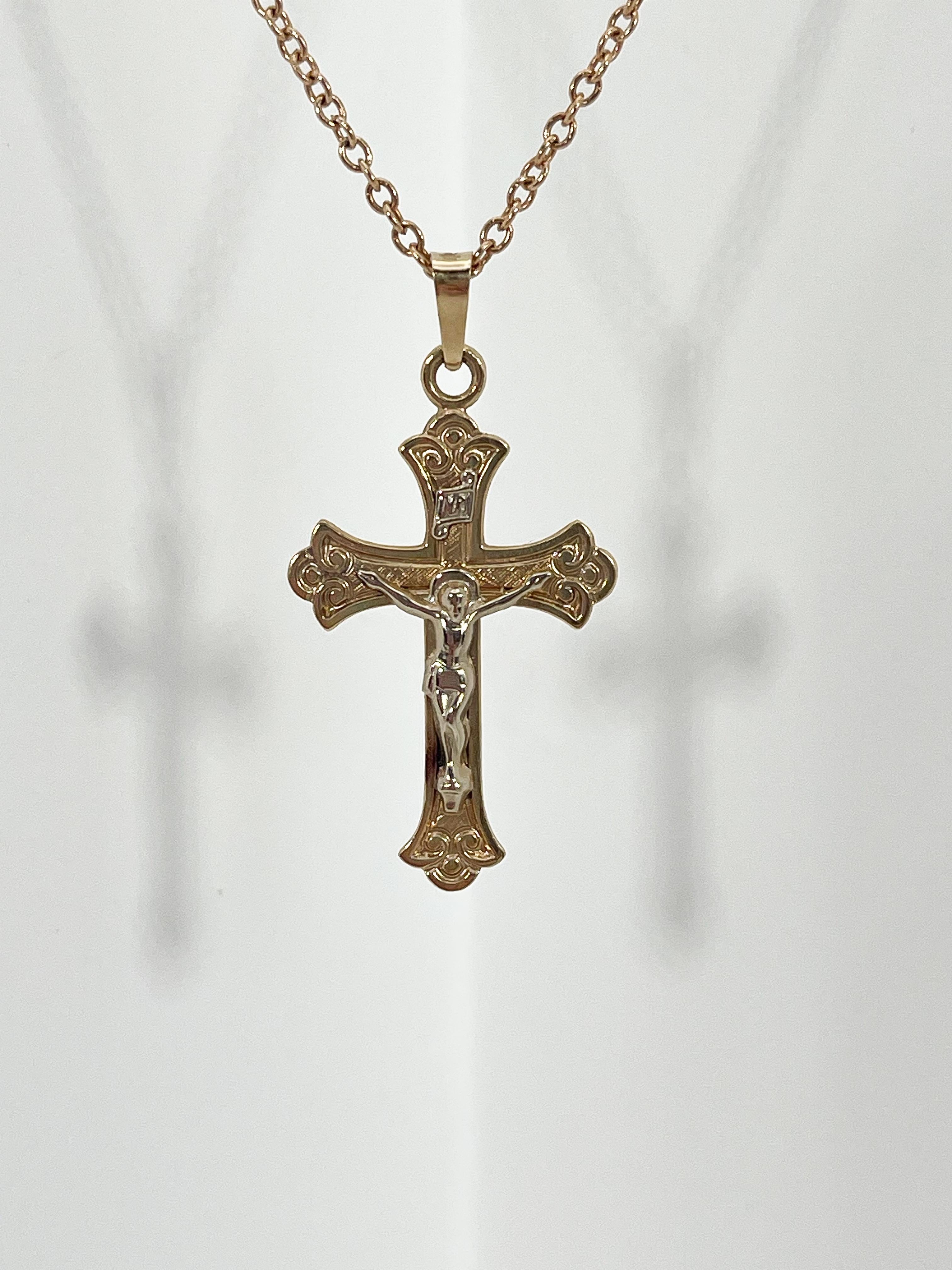 14K Yellow Gold Crucifix Pendant Necklace  In Excellent Condition For Sale In Stuart, FL