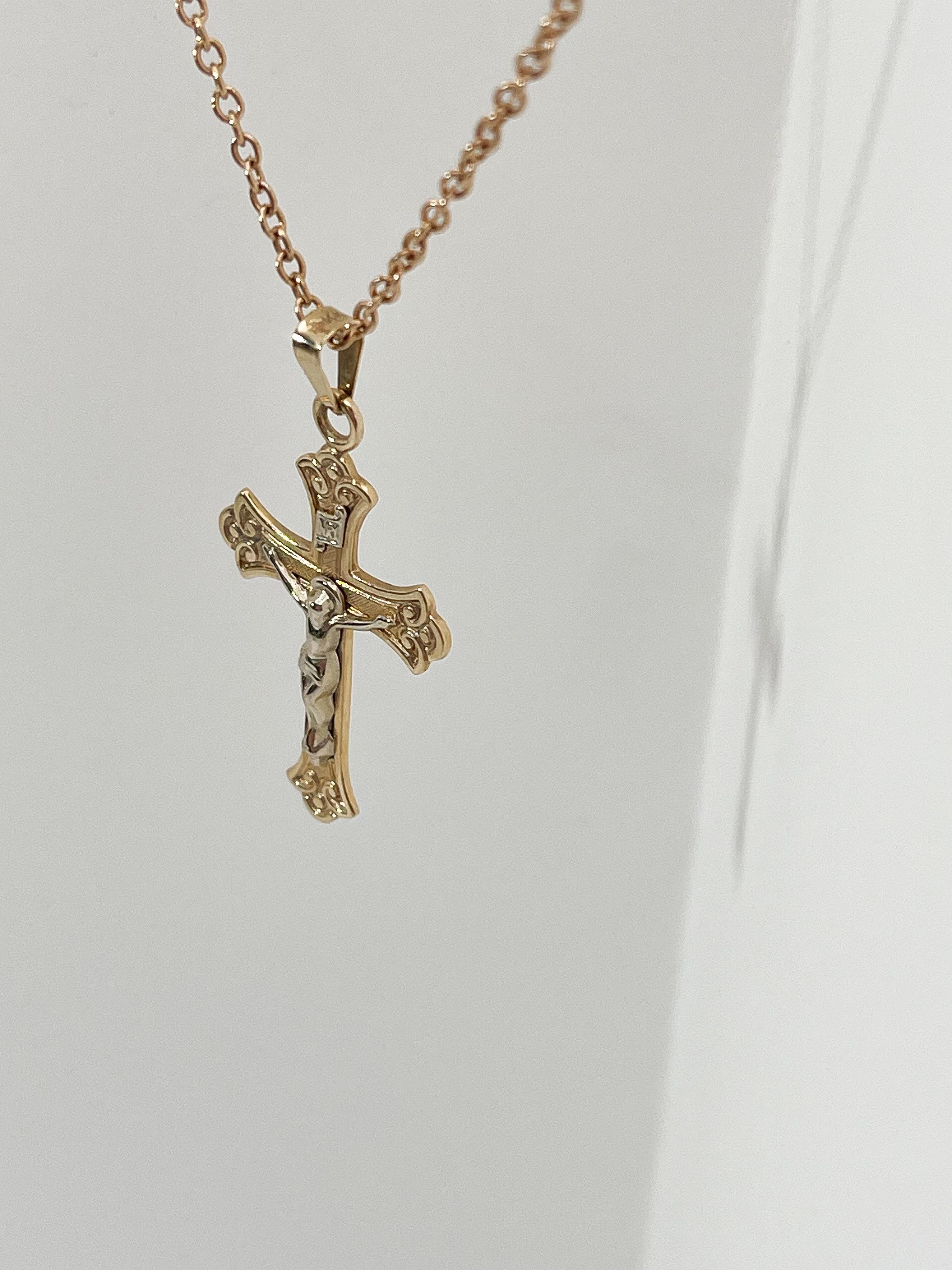 Women's or Men's 14K Yellow Gold Crucifix Pendant Necklace  For Sale