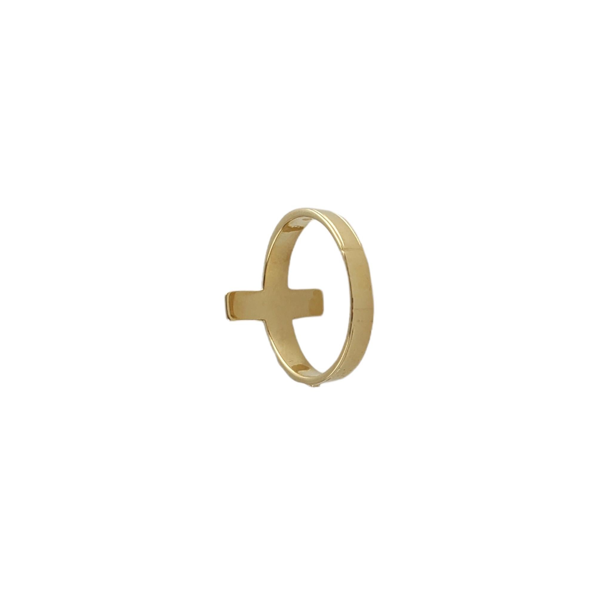 14K Yellow Gold Crucifix Ring 

You'll love this beautiful yellow gold crucifix ring! 

Size: 4.08mm X 22.84mm

Weight:  4.2gr / 2.7 dwt

Hallmark: 14K 

Very good condition, professionally polished.

Will come packaged in a gift box and will be