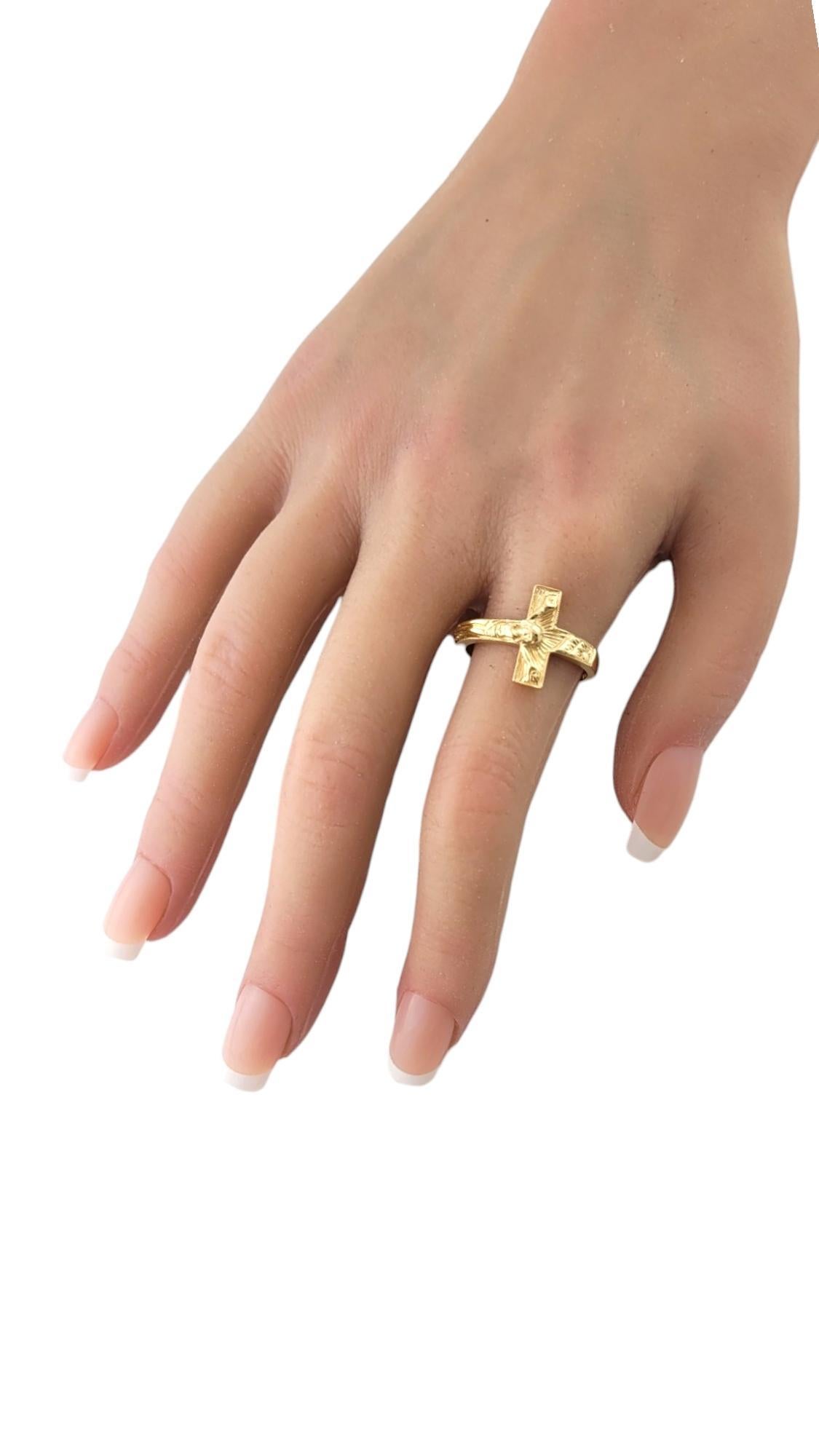 14K Yellow Gold Crucifix Ring with Beautiful Detail #16772 For Sale 3