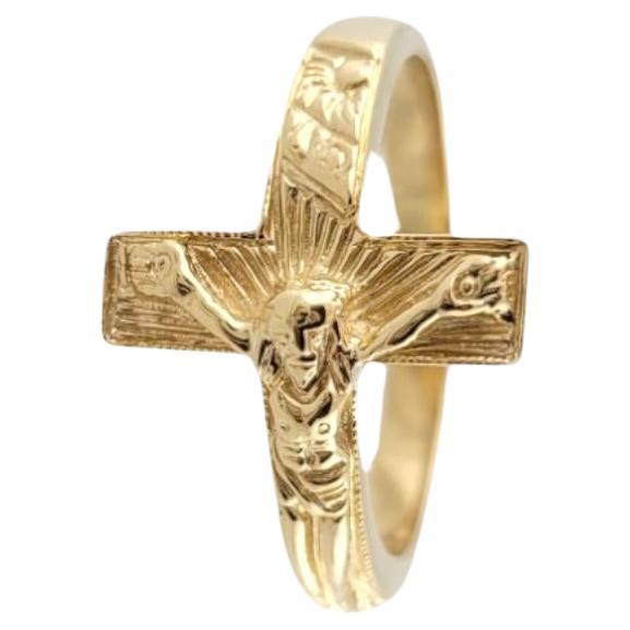 14K Yellow Gold Crucifix Ring with Beautiful Detail #16772 For Sale