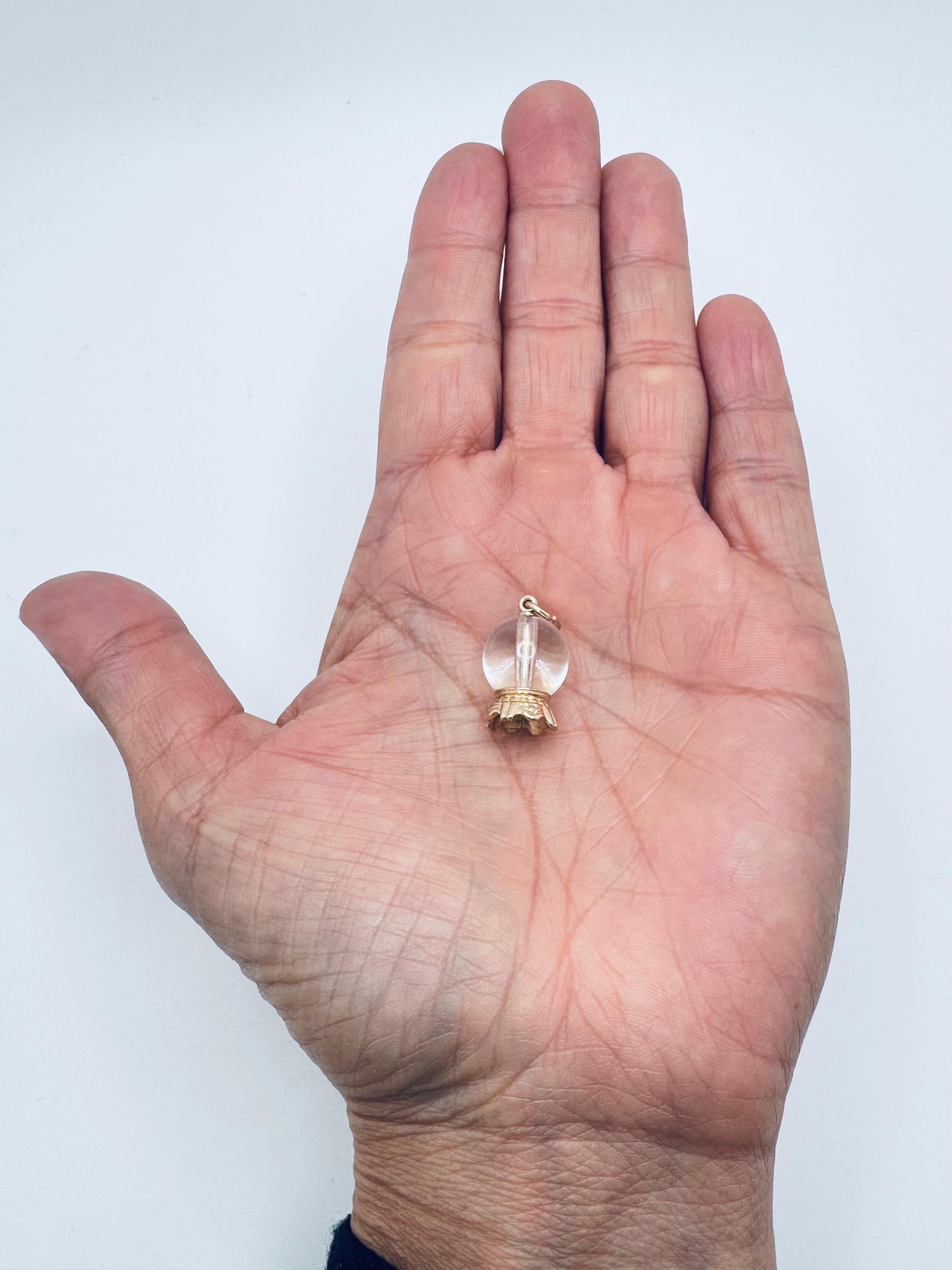 Ciondolo a forma di sfera di cristallo in oro giallo 14K in vendita 3