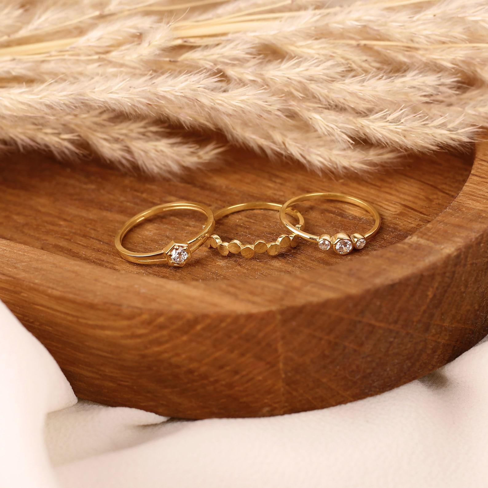 Anillo vintage minimalista de moissanita en oro amarillo de 14k  Regalo de aniversario para ella. Art Decó en venta