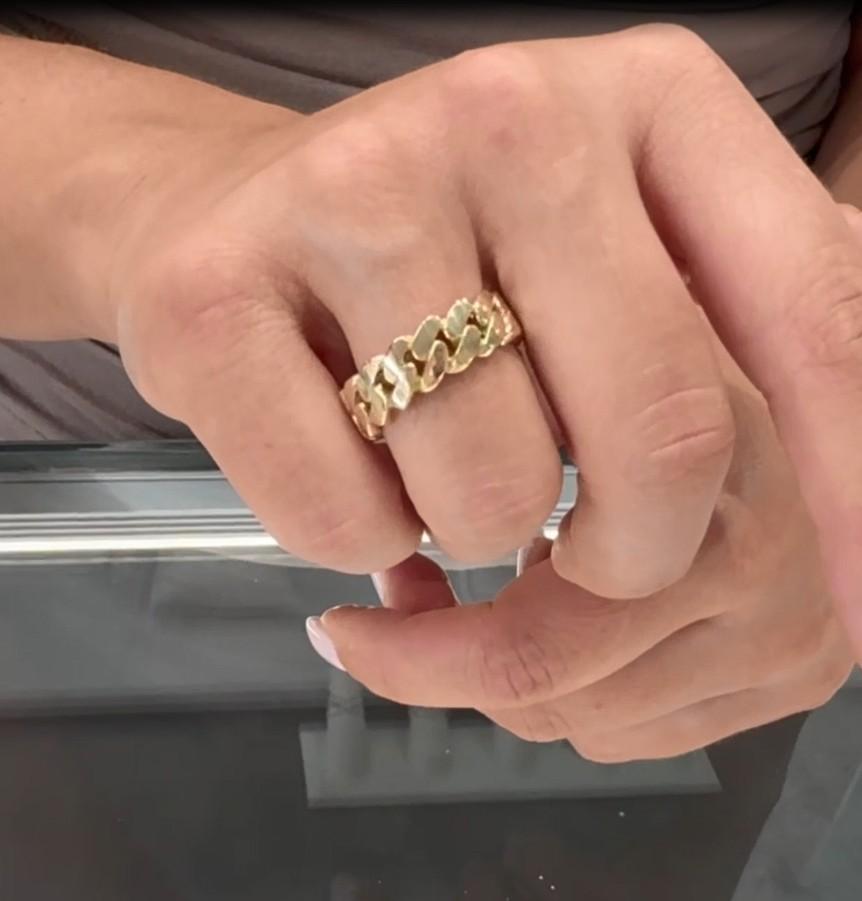 Bague à maillons cubains en or jaune 14K, largeur 7 millimètres en vente 3