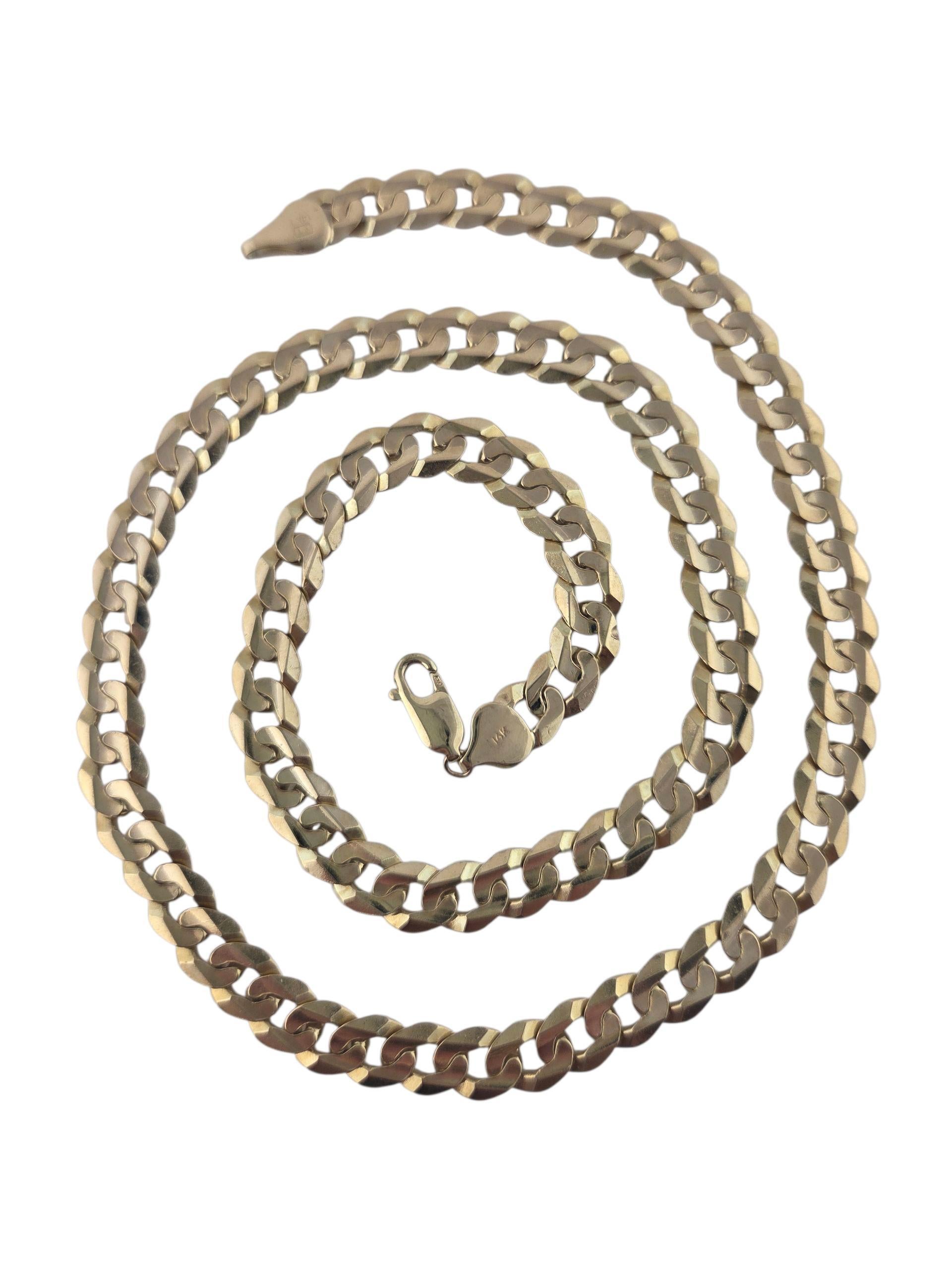 Chaîne à maillons cubains en or jaune 14K

Faites briller votre look de tous les jours avec cette chaîne à maillons cubains en or jaune 14K poli. Ce design rayonne de style et de sophistication.

Poinçon : YT 14kt

Poids : 44,2g/ 28,4dwt

Taille :