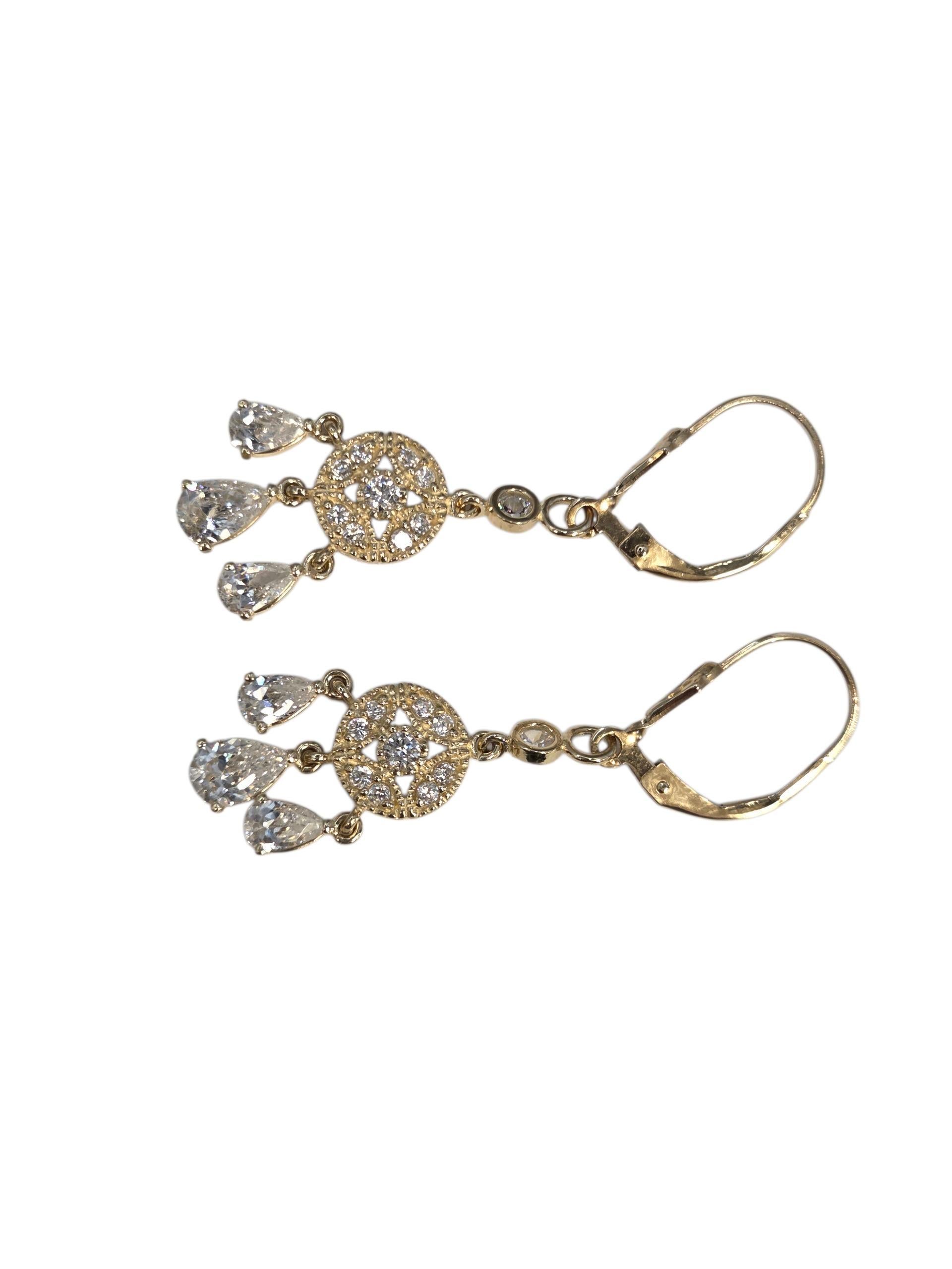 14K Yellow Gold Cubic Zirconia Dangle Earrings #23882 In condizioni buone in vendita a Washington Depot, CT