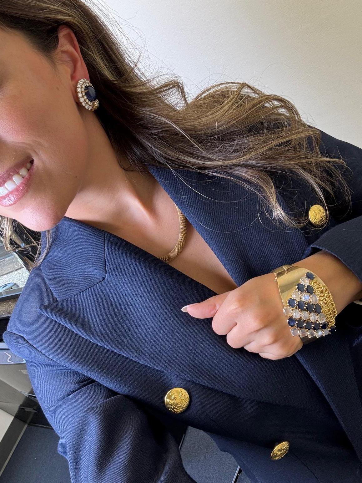Brazalete de oro amarillo de 14 quilates con zafiros y piedras de luna en venta 5