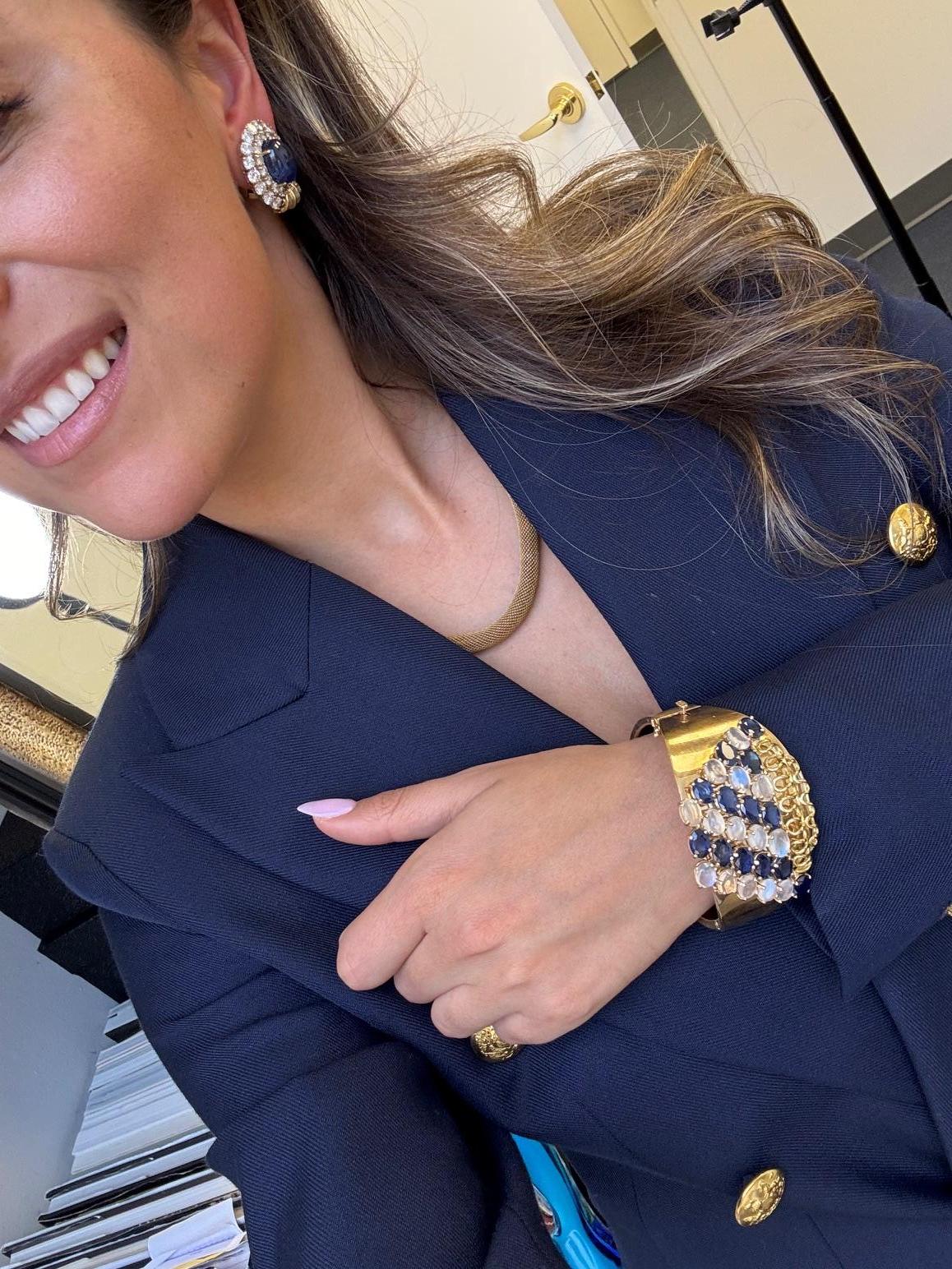 Brazalete de oro amarillo de 14 quilates con zafiros y piedras de luna en venta 1
