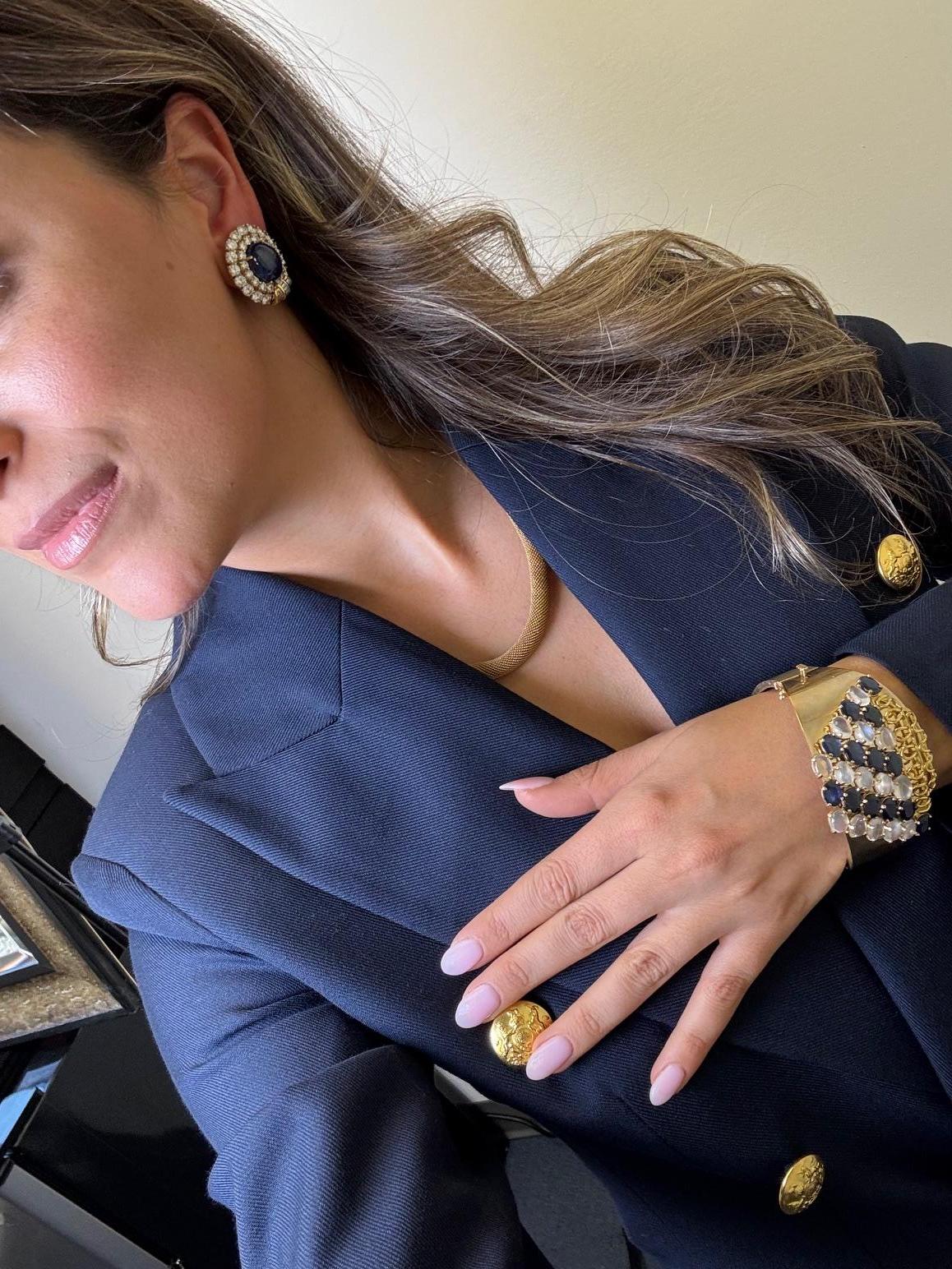 Brazalete de oro amarillo de 14 quilates con zafiros y piedras de luna en venta 3