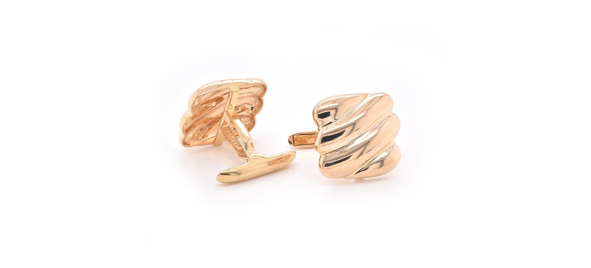 Material: 14k yellow gold
Dimensions: cufflinks measure 19.40mm x 17.40mm
Weight: 11.4 grams
