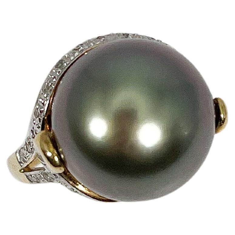14K Yellow Gold Cultured Black Pearl and Diamond Ring For Sale