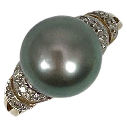 14K Yellow Gold Cultured Black Pearl and Diamond Ring For Sale