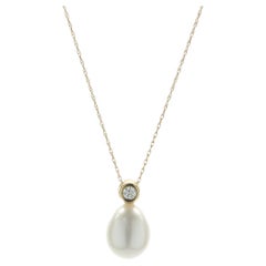 14k Yellow Gold Cultured Freshwater Pearl and Solitaire Diamond Drop Necklace