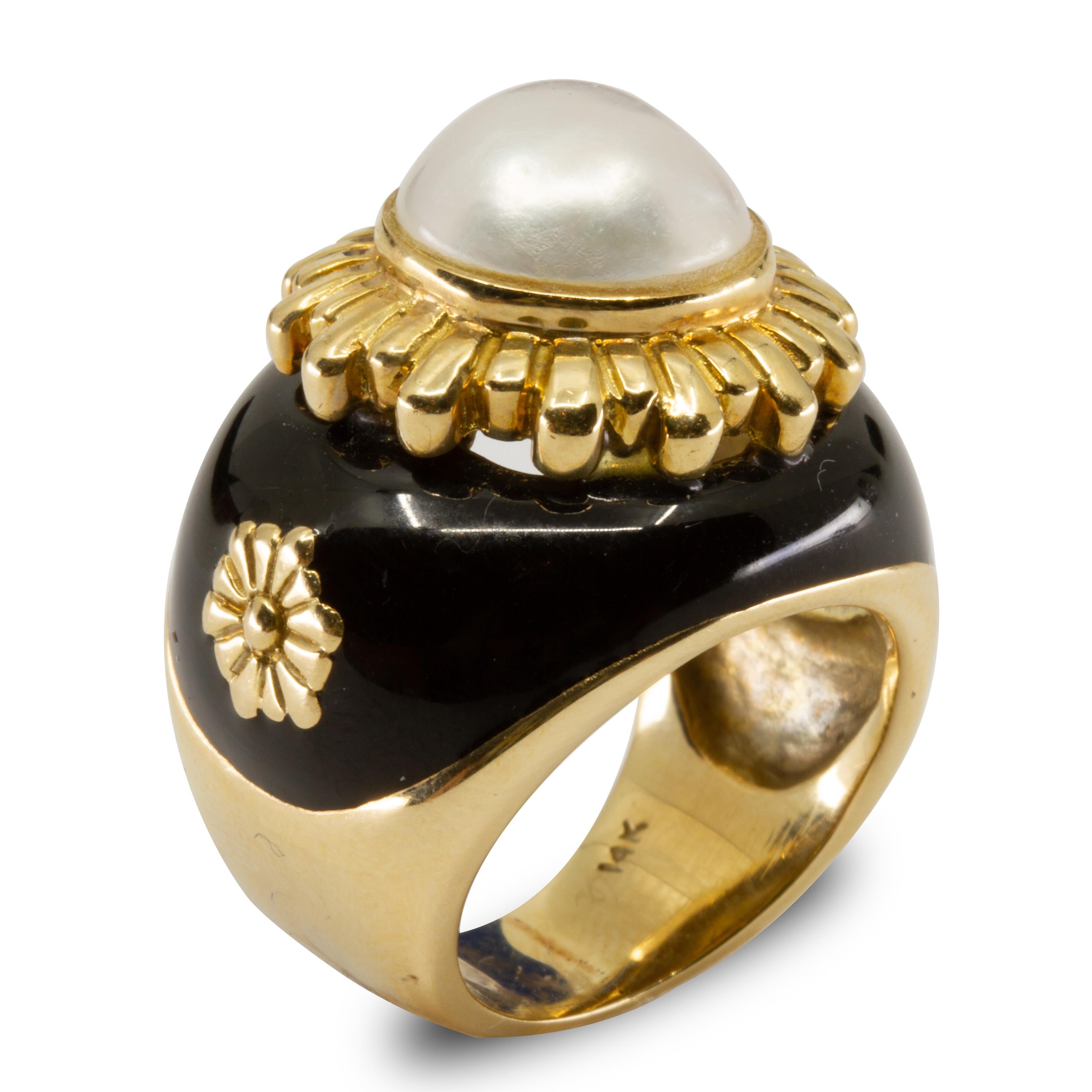 Offered is a 14K Yellow Gold Cultured Mabé Pearl and Enamel Ring size 5.5 11 dwt 