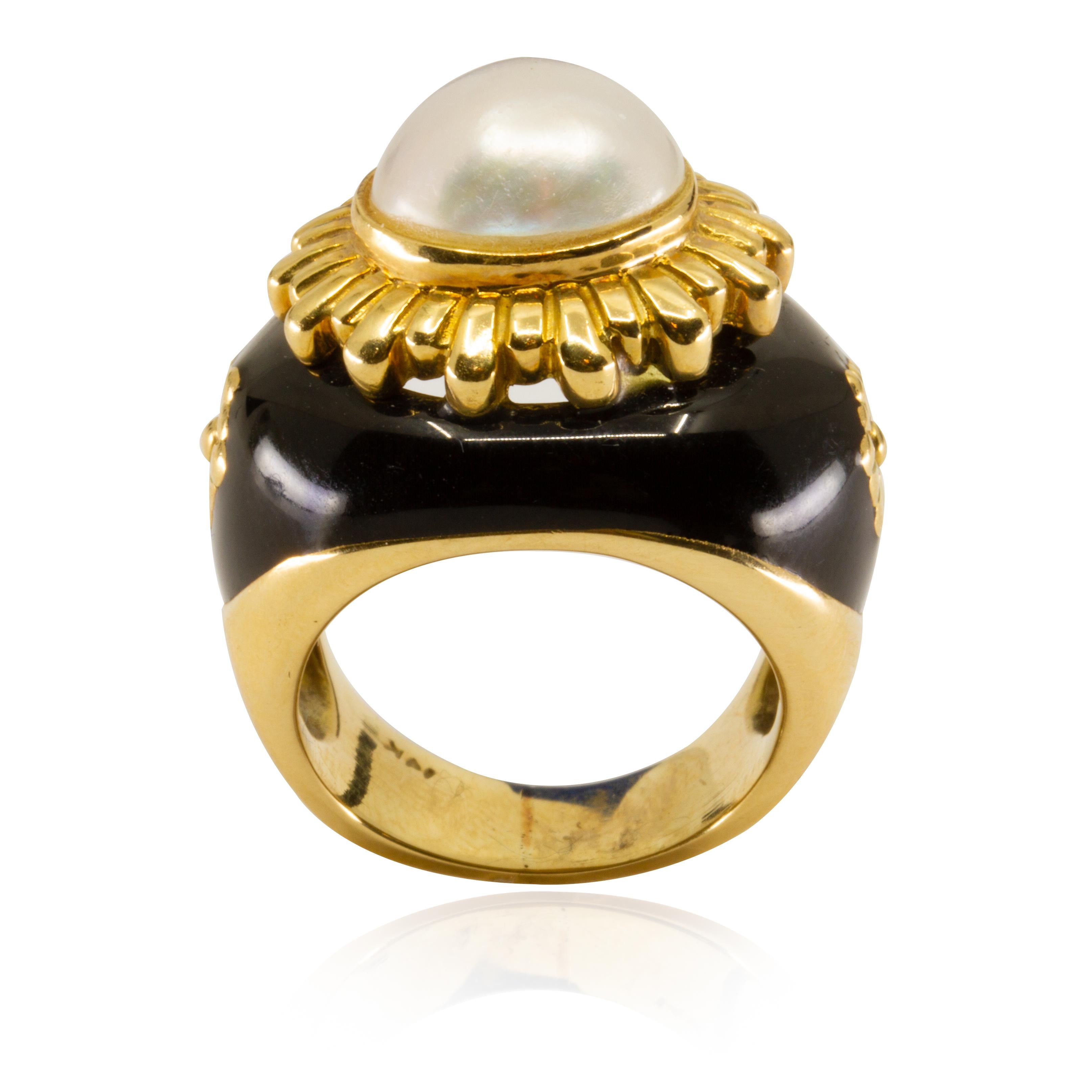 14 Karat Yellow Gold Cultured Mabé Pearl and Enamel Ring In Good Condition In Kingston, NY