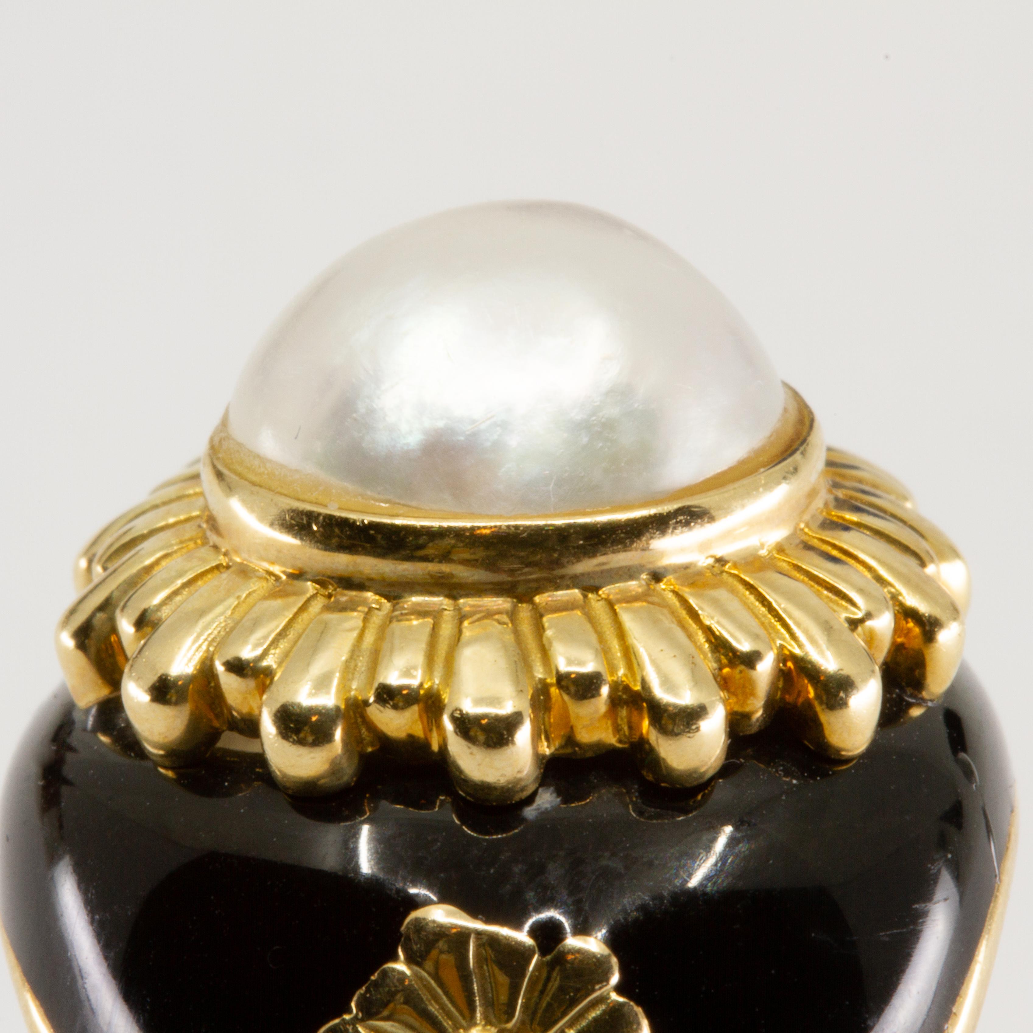 14 Karat Yellow Gold Cultured Mabé Pearl and Enamel Ring 1