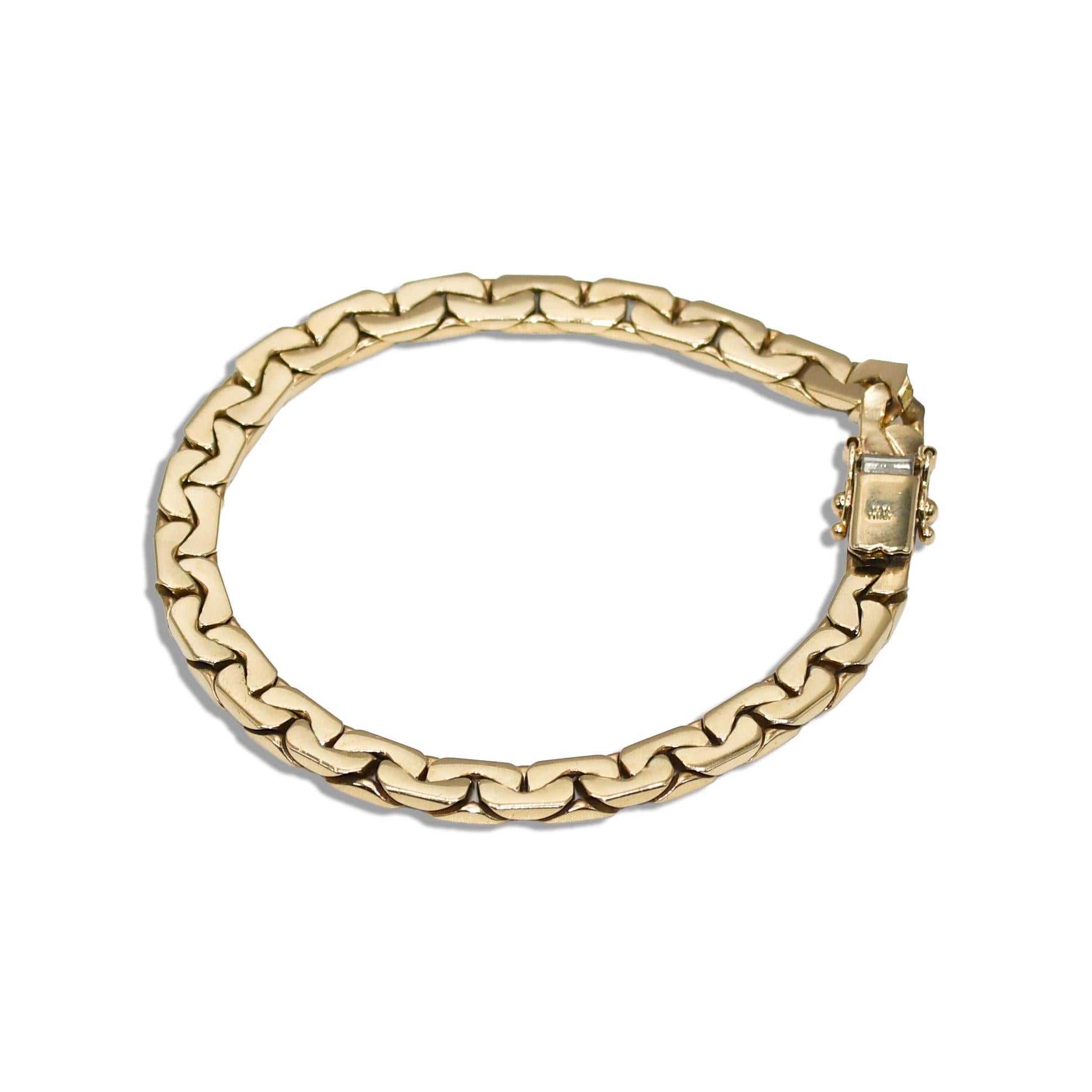 14K Yellow Gold Curb Link Bracelet In Excellent Condition For Sale In Laguna Beach, CA