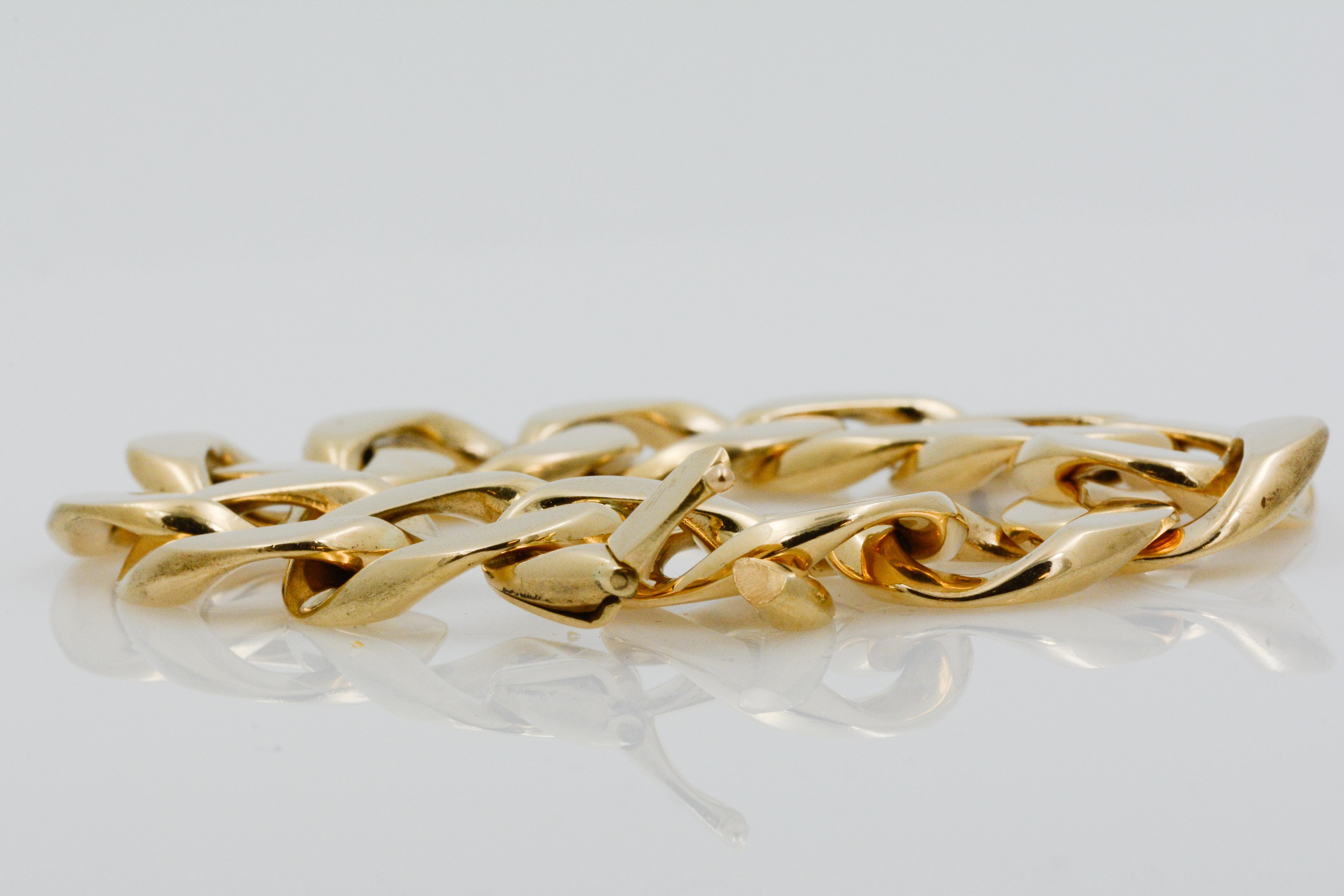 14 Karat Yellow Gold Curb Link Bracelet In Good Condition In Dallas, TX