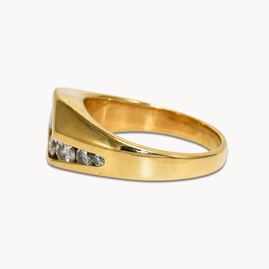Bague en or jaune 14K à diamant courbé Unisexe en vente