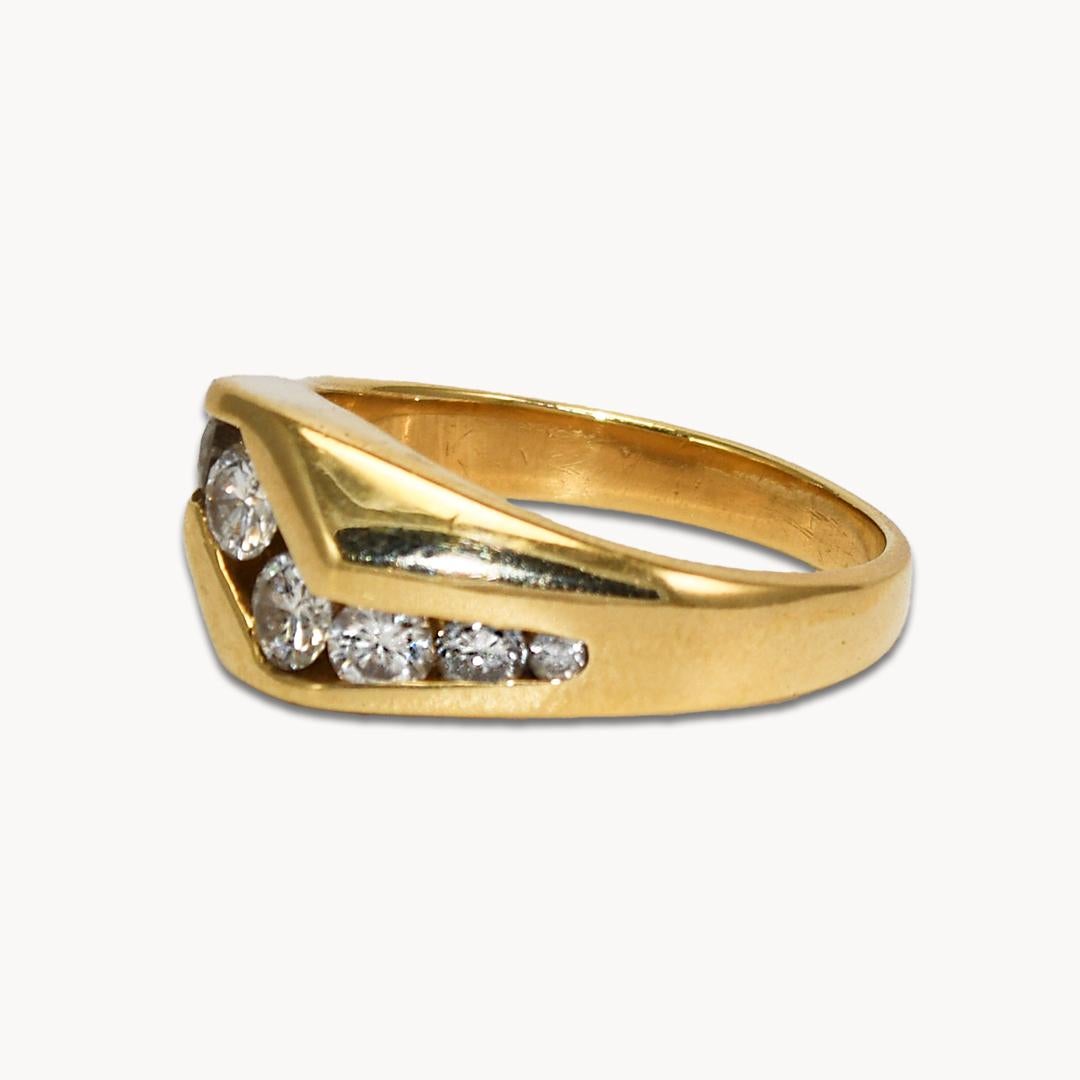 Bague en or jaune 14K à diamant courbé en vente 1