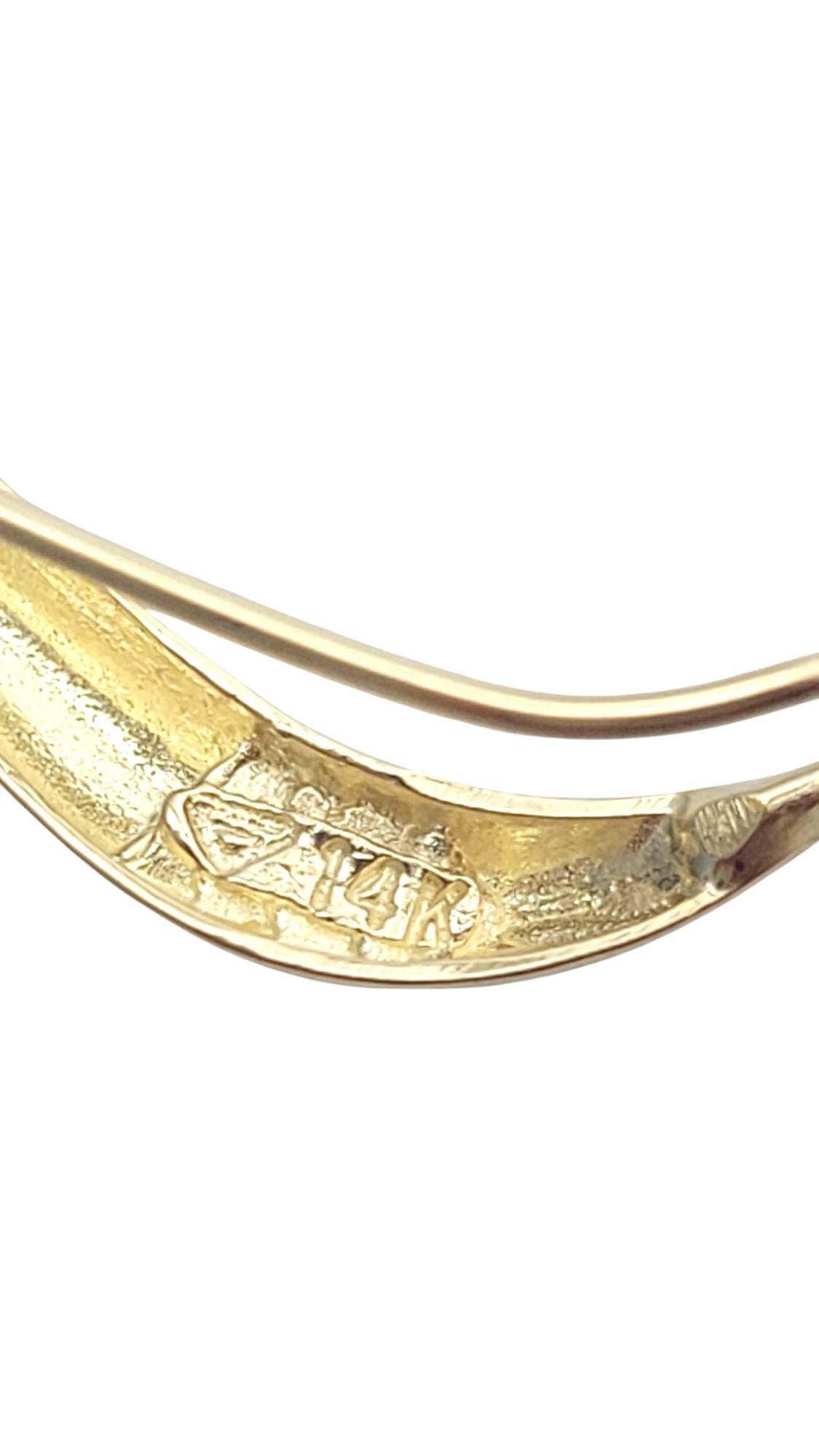 14K Yellow Gold Curved Feather Earrings #21084 In Good Condition For Sale In Washington Depot, CT