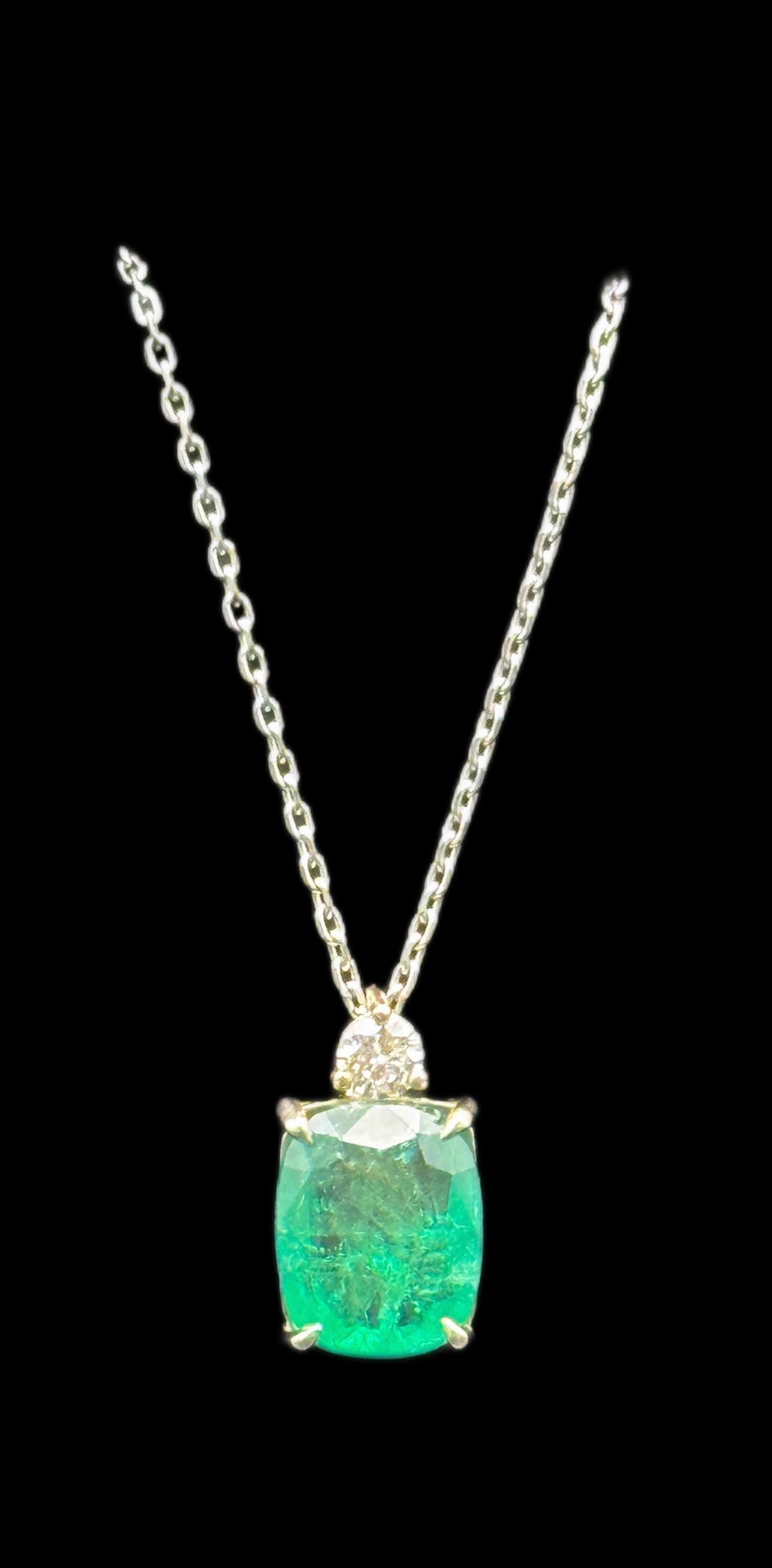 Center Stone: Emerald : 5.20ct
Diamond: 0.21ct