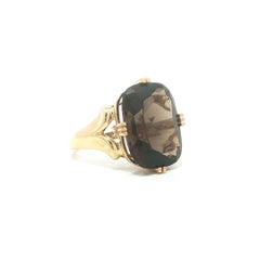 Anello solitario in oro giallo 14k con quarzo fumé taglio a cuscino incastonato a griffe