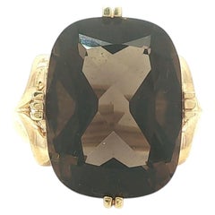 Anello solitario in oro giallo 14k con quarzo fumé taglio a cuscino incastonato a griffe