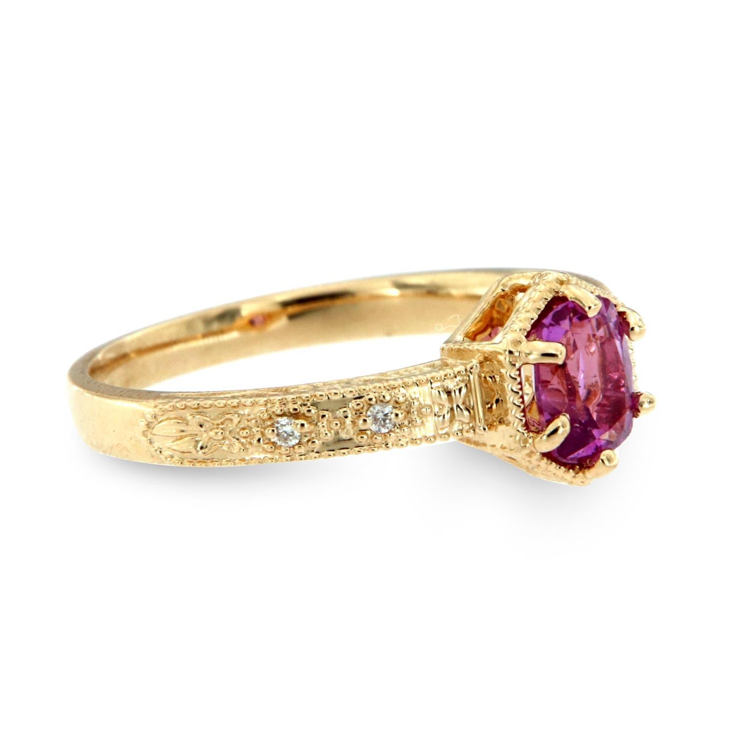 Taille coussin antique Bague vintage en or jaune 14 carats avec saphir rose coussin et diamants au centre de 3/4 carats en vente