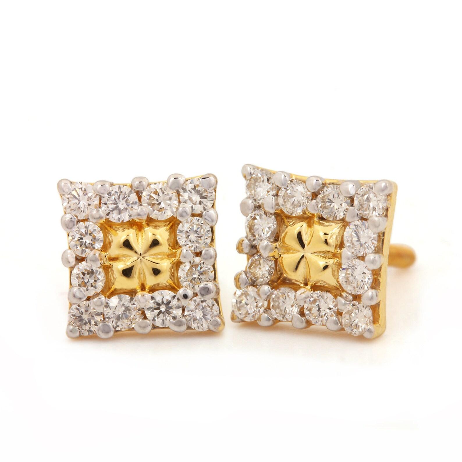 Clous d'oreilles design en or jaune 14 carats en forme de coussin avec diamants pavés naturels

Fermeture : Fermeture à vis

Longueur : 8 millimètres

Largeur : 8 millimètres

Poids de l'or jaune 14k:- 2.077 grammes

Poids du diamant:- 0,55